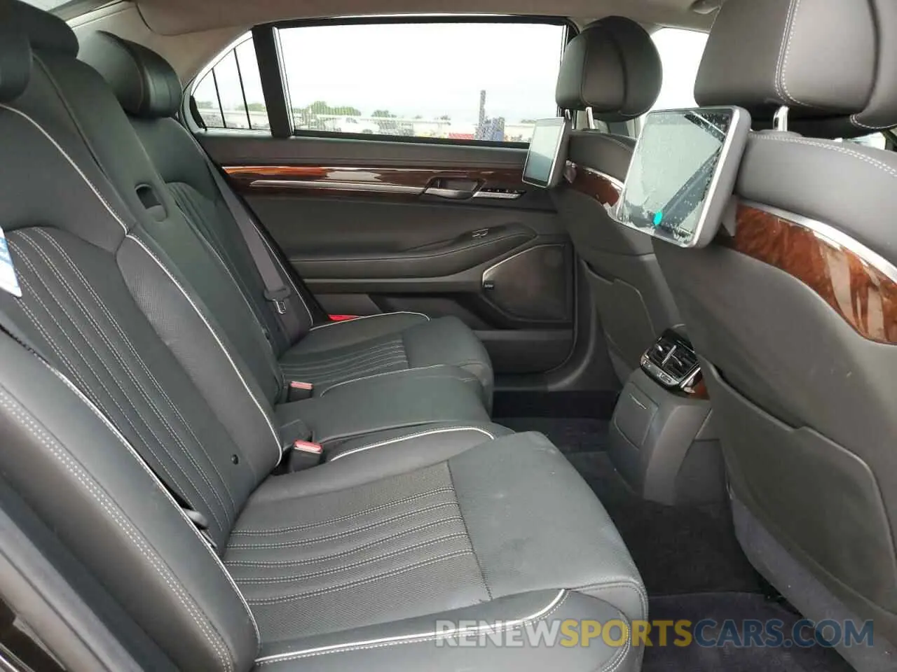 10 Photograph of a damaged car KMTF54JH3KU059175 GENESIS G90 2019