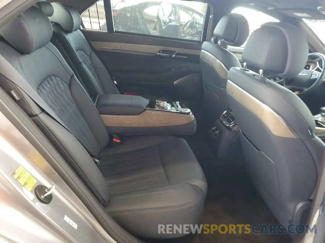10 Photograph of a damaged car KMTF34PA2MU090131 GENESIS G90 2021