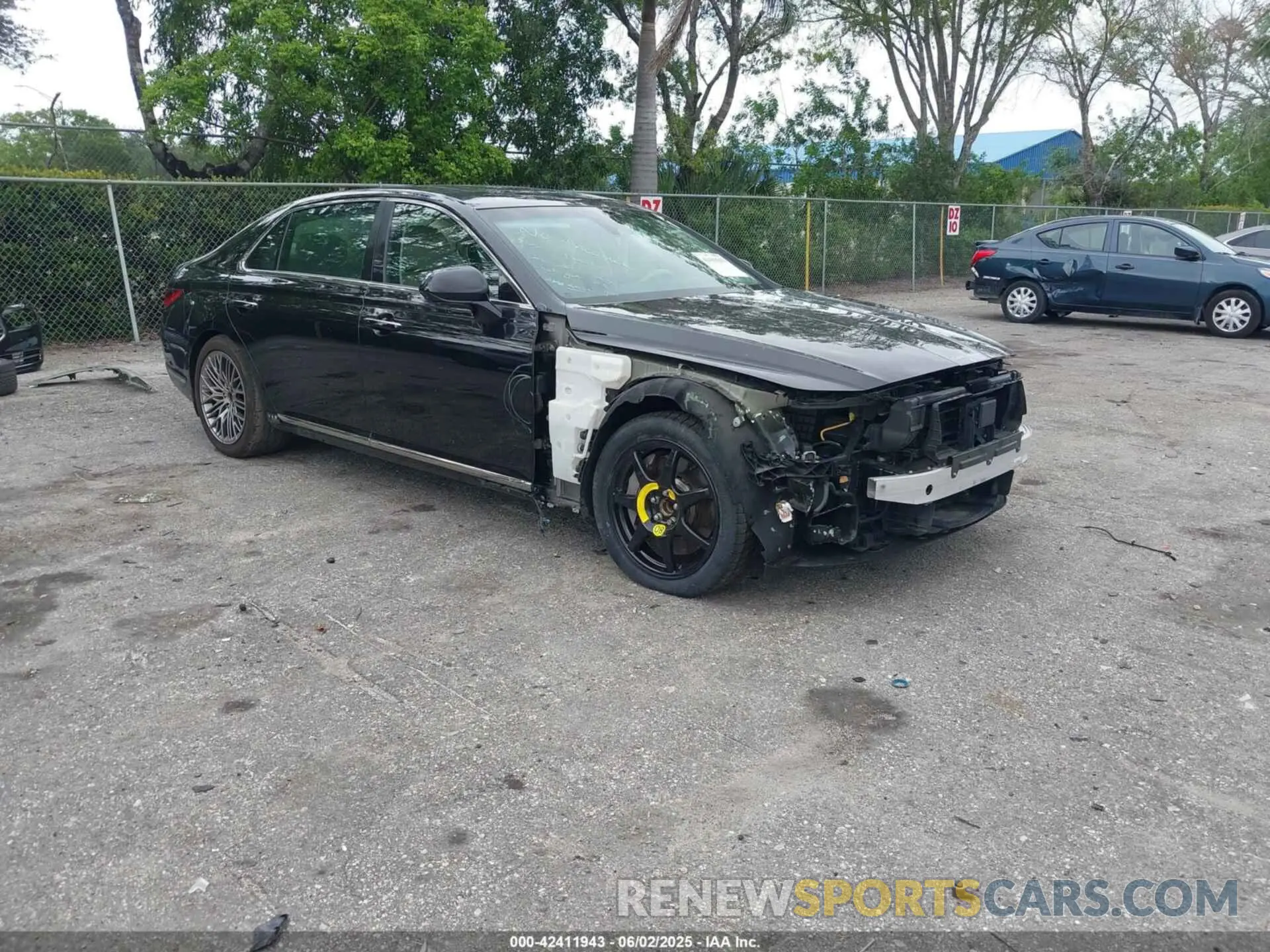 1 Photograph of a damaged car KMTF54PH6NU096409 GENESIS G90 2022