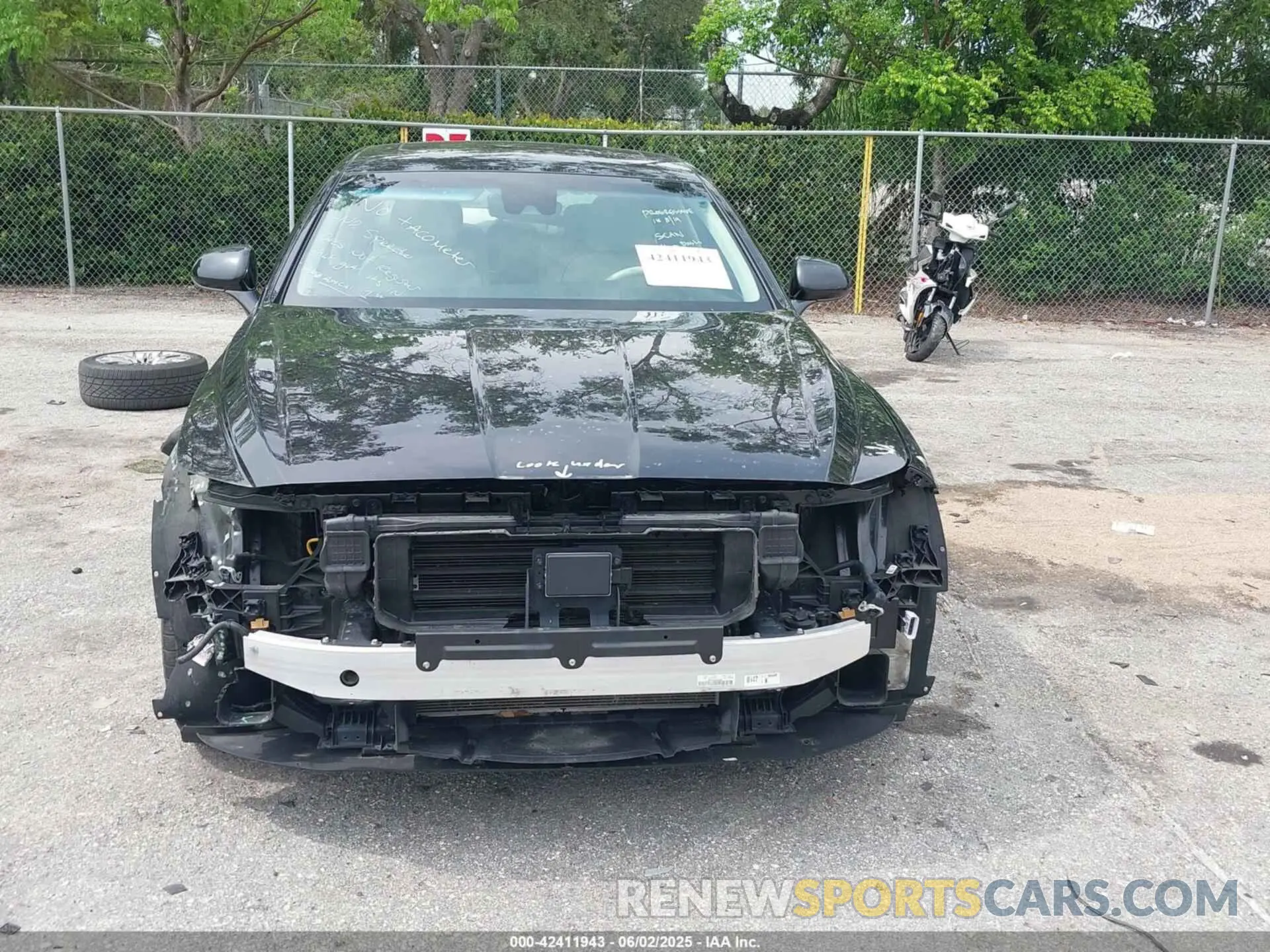 13 Photograph of a damaged car KMTF54PH6NU096409 GENESIS G90 2022