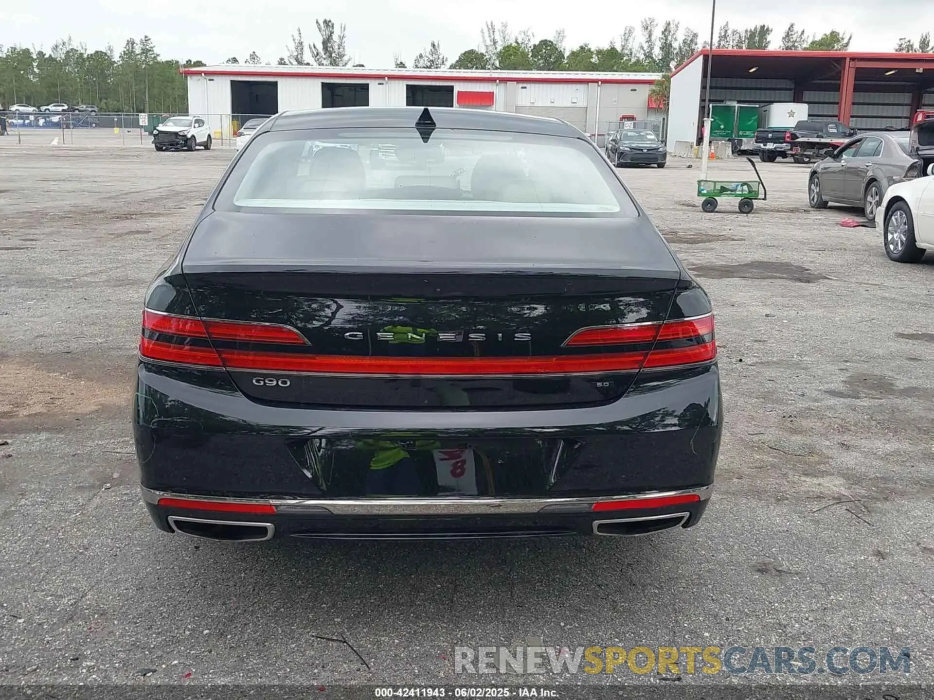 17 Photograph of a damaged car KMTF54PH6NU096409 GENESIS G90 2022