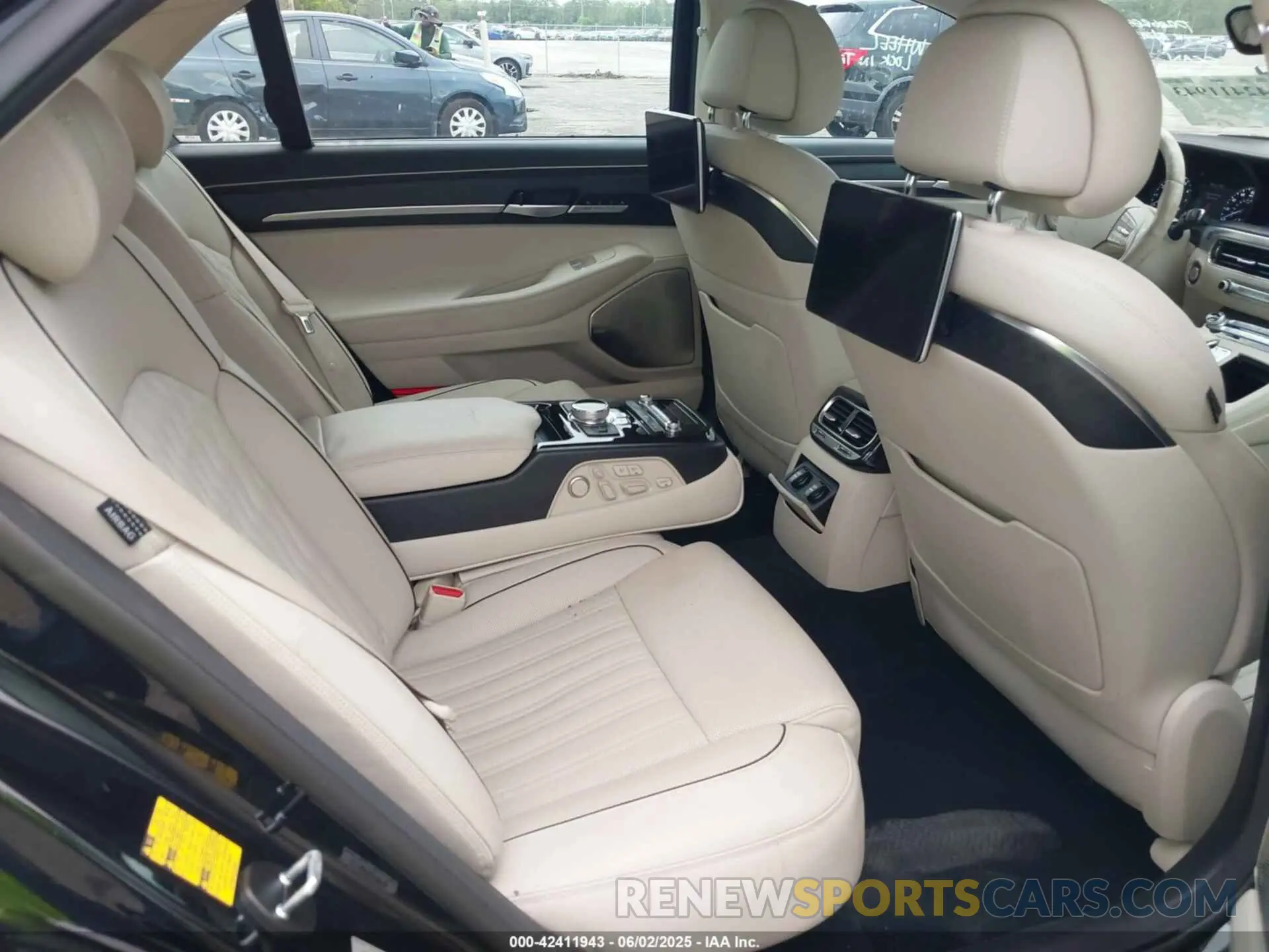 8 Photograph of a damaged car KMTF54PH6NU096409 GENESIS G90 2022