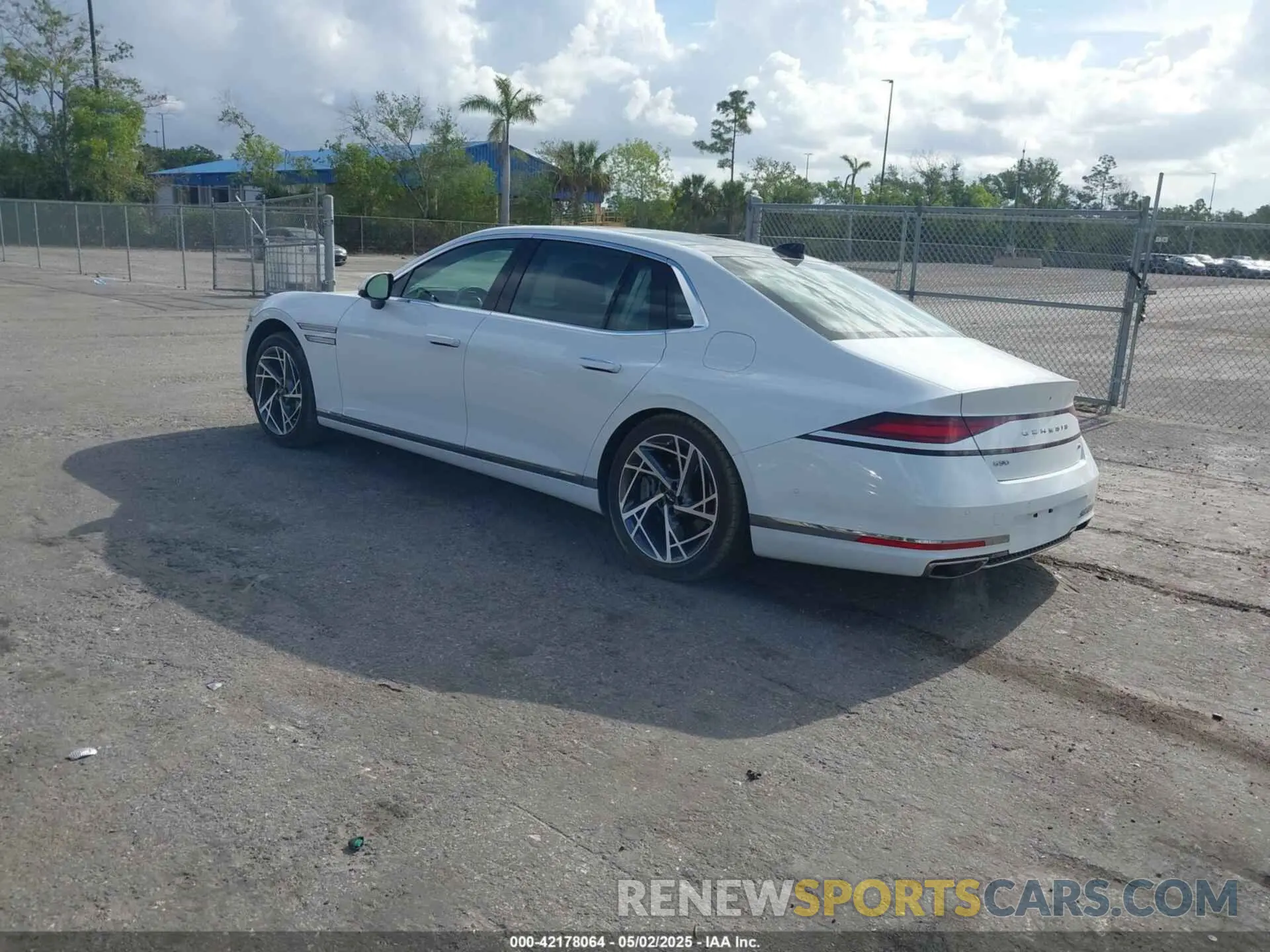 3 Фотография поврежденного автомобиля KMTFB4SD7RU037551 GENESIS G90 2024