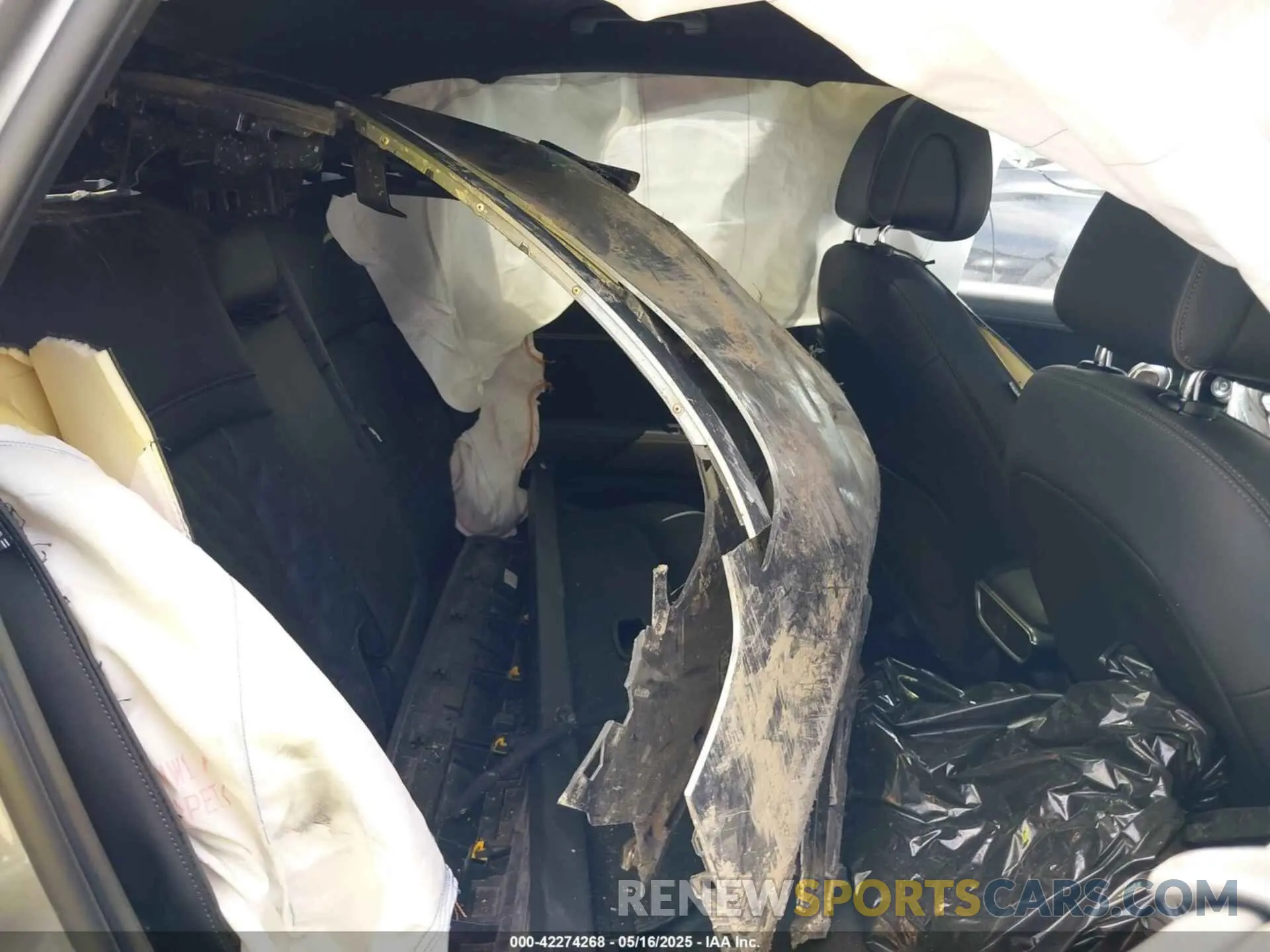 8 Photograph of a damaged car KMUKEDSB0RU021501 GENESIS GV60 2024