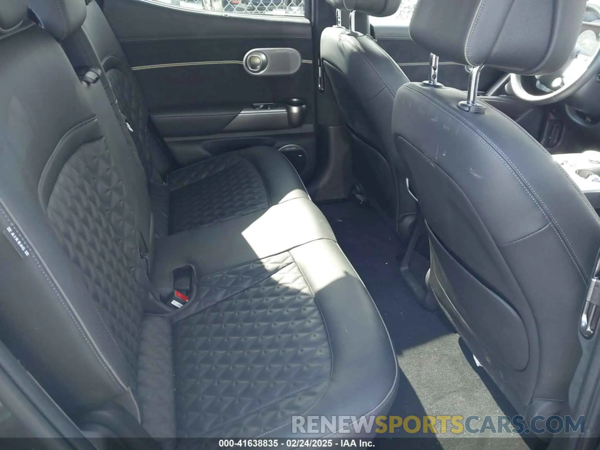 8 Фотография поврежденного автомобиля KMUKEDSBXRU023868 GENESIS GV60 2024