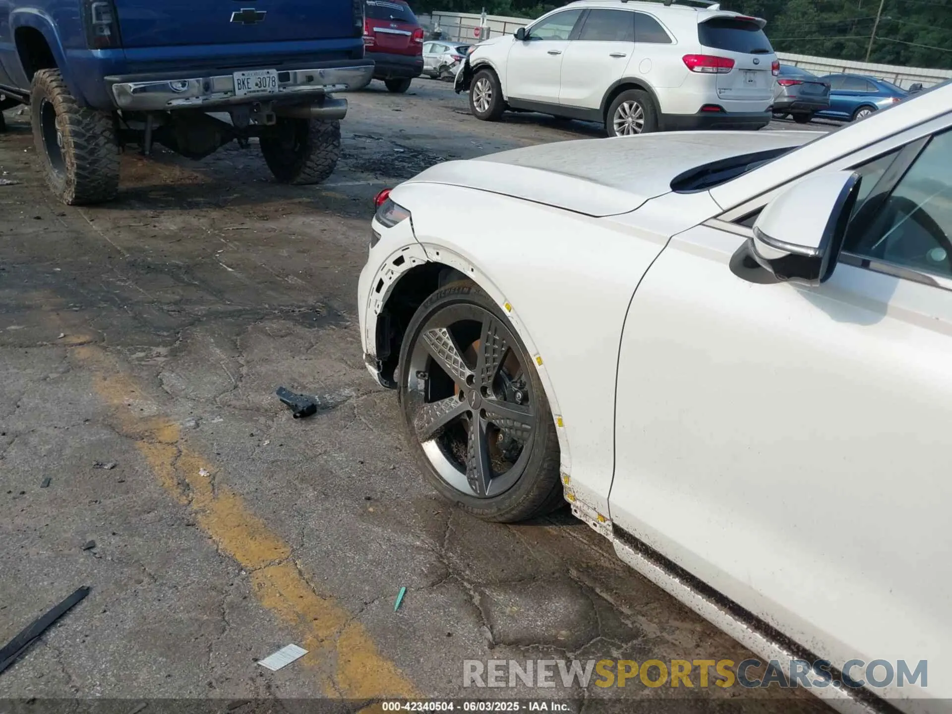 19 Photograph of a damaged car KMUMCDTC6NU040733 GENESIS GV70 2022