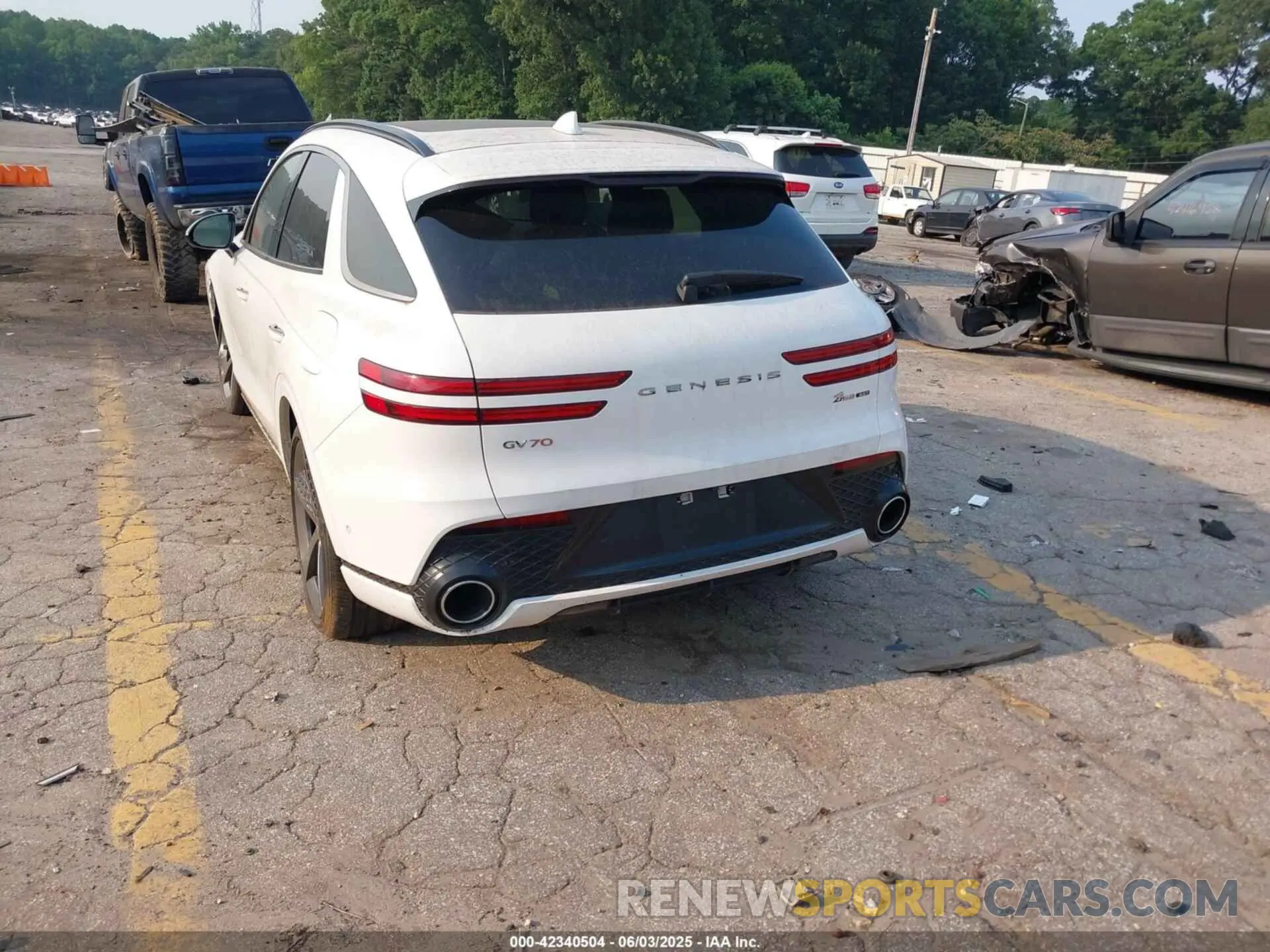 3 Photograph of a damaged car KMUMCDTC6NU040733 GENESIS GV70 2022