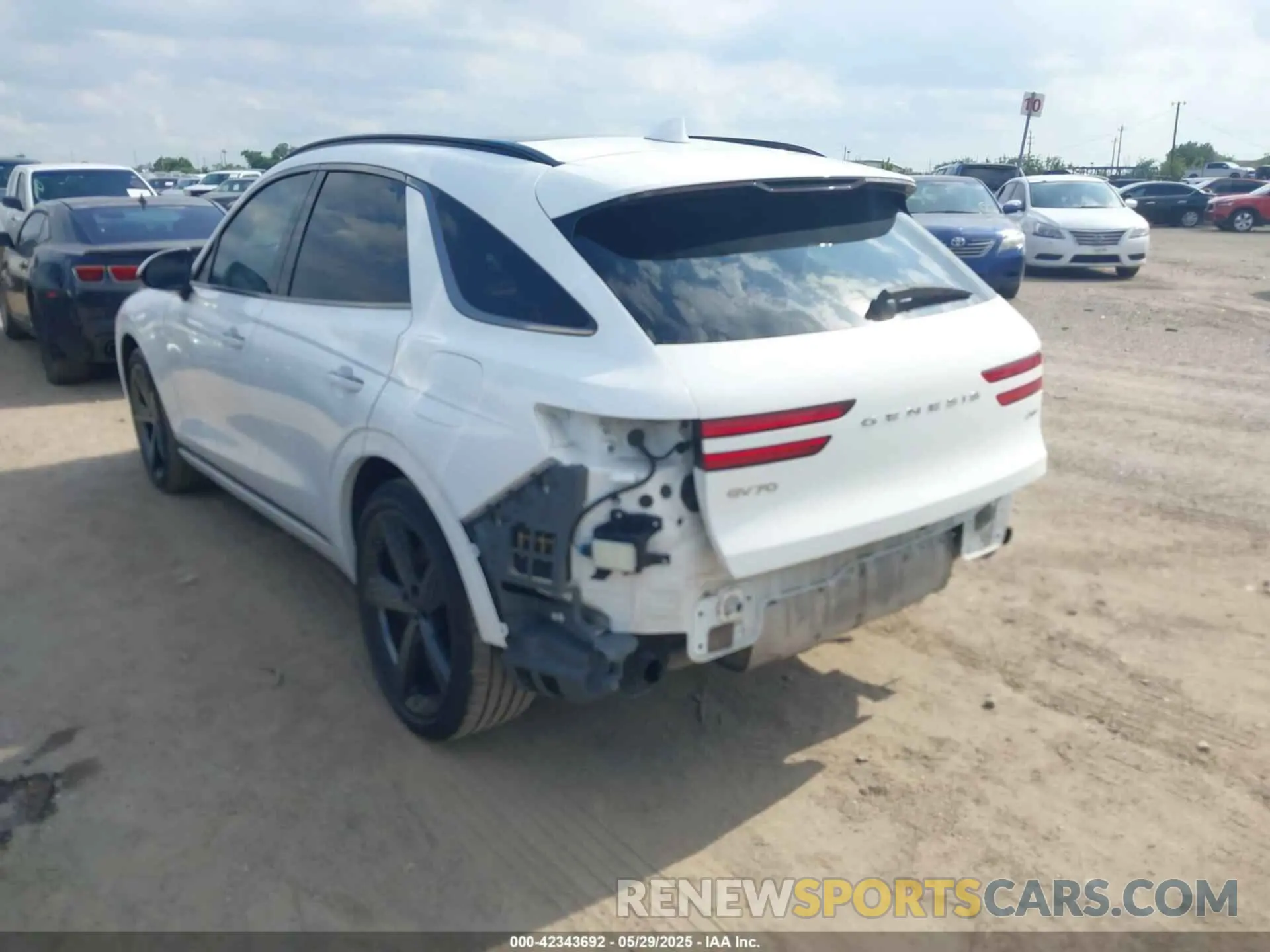 3 Фотография поврежденного автомобиля KMUMADTB1PU083862 GENESIS GV70 2023
