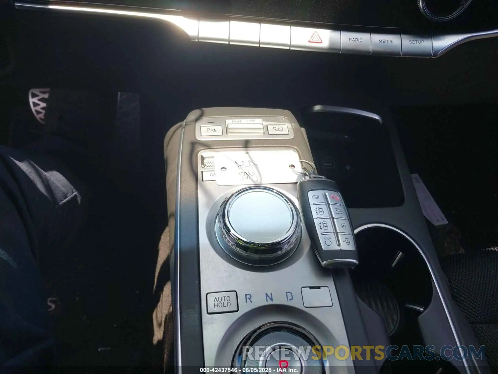 11 Фотография поврежденного автомобиля KMUMADTB5PU126082 GENESIS GV70 2023