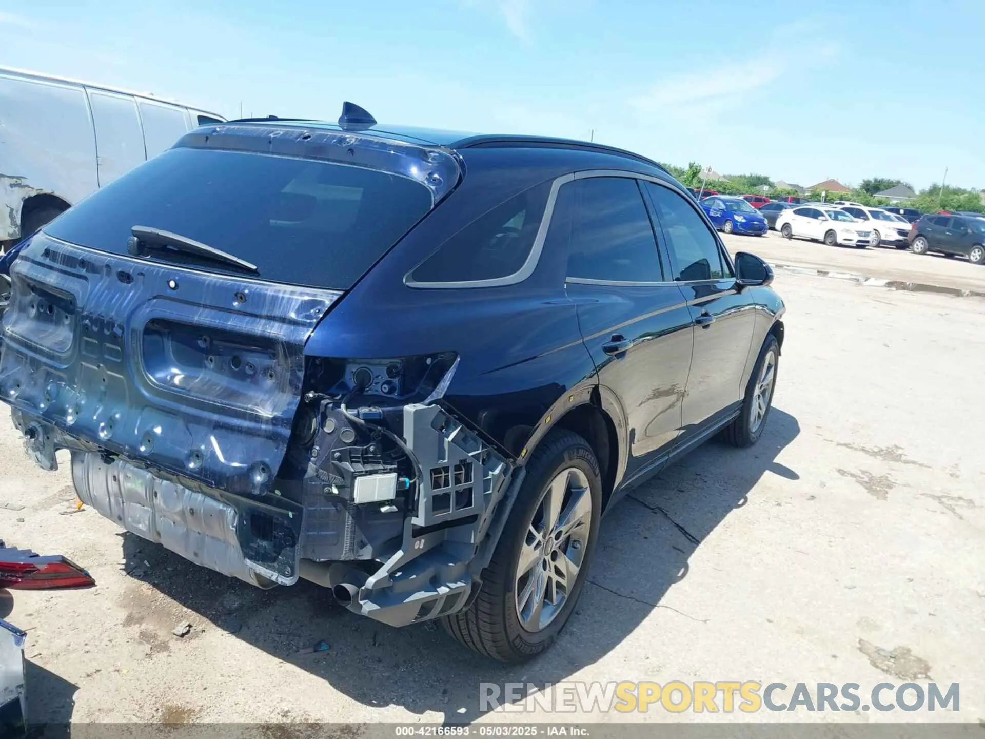 4 Фотография поврежденного автомобиля KMUMADTB8PU132393 GENESIS GV70 2023