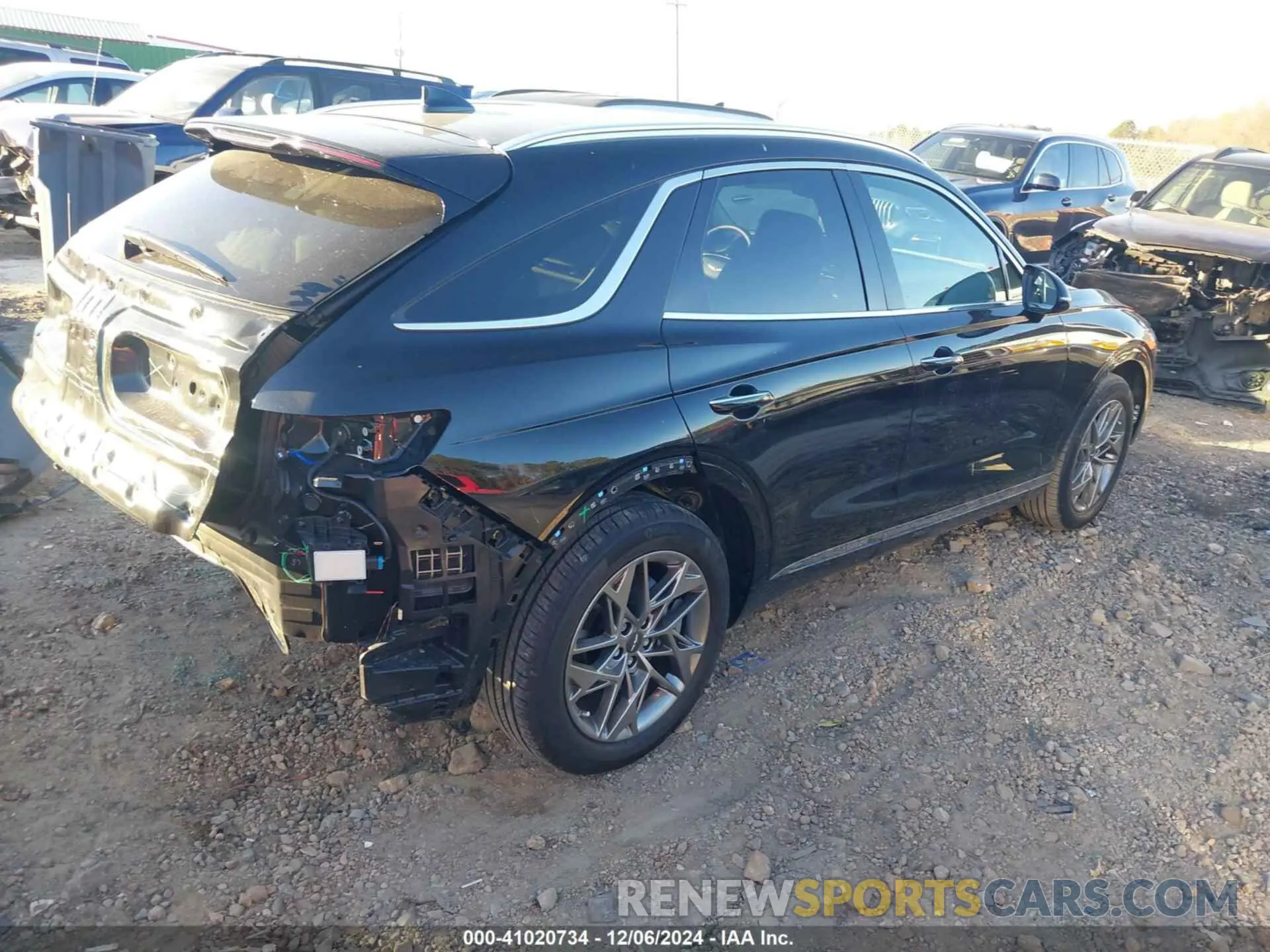 4 Photograph of a damaged car 5NMMADTB5SH018676 GENESIS GV70 2025