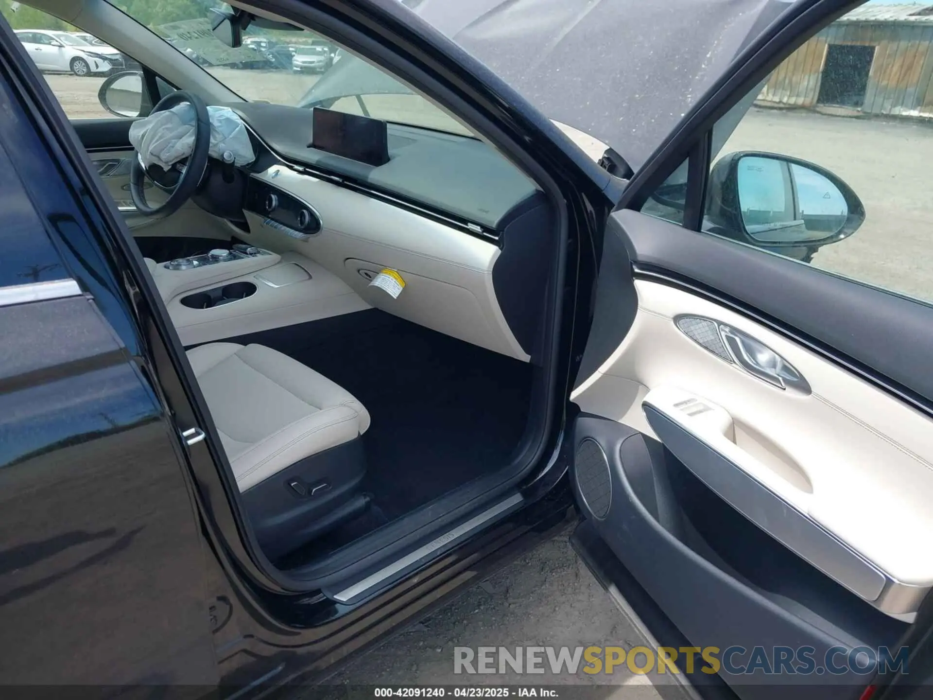 5 Photograph of a damaged car 5NMMADTB6SH017181 GENESIS GV70 2025