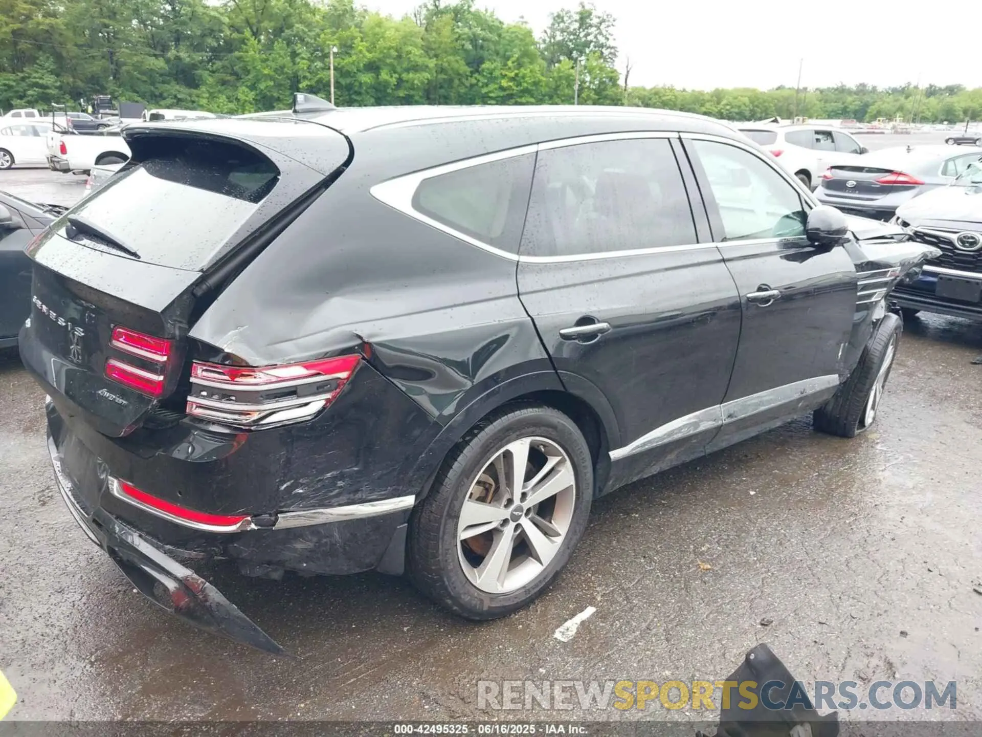 4 Photograph of a damaged car KMUHCESC9MU068355 GENESIS GV80 2021