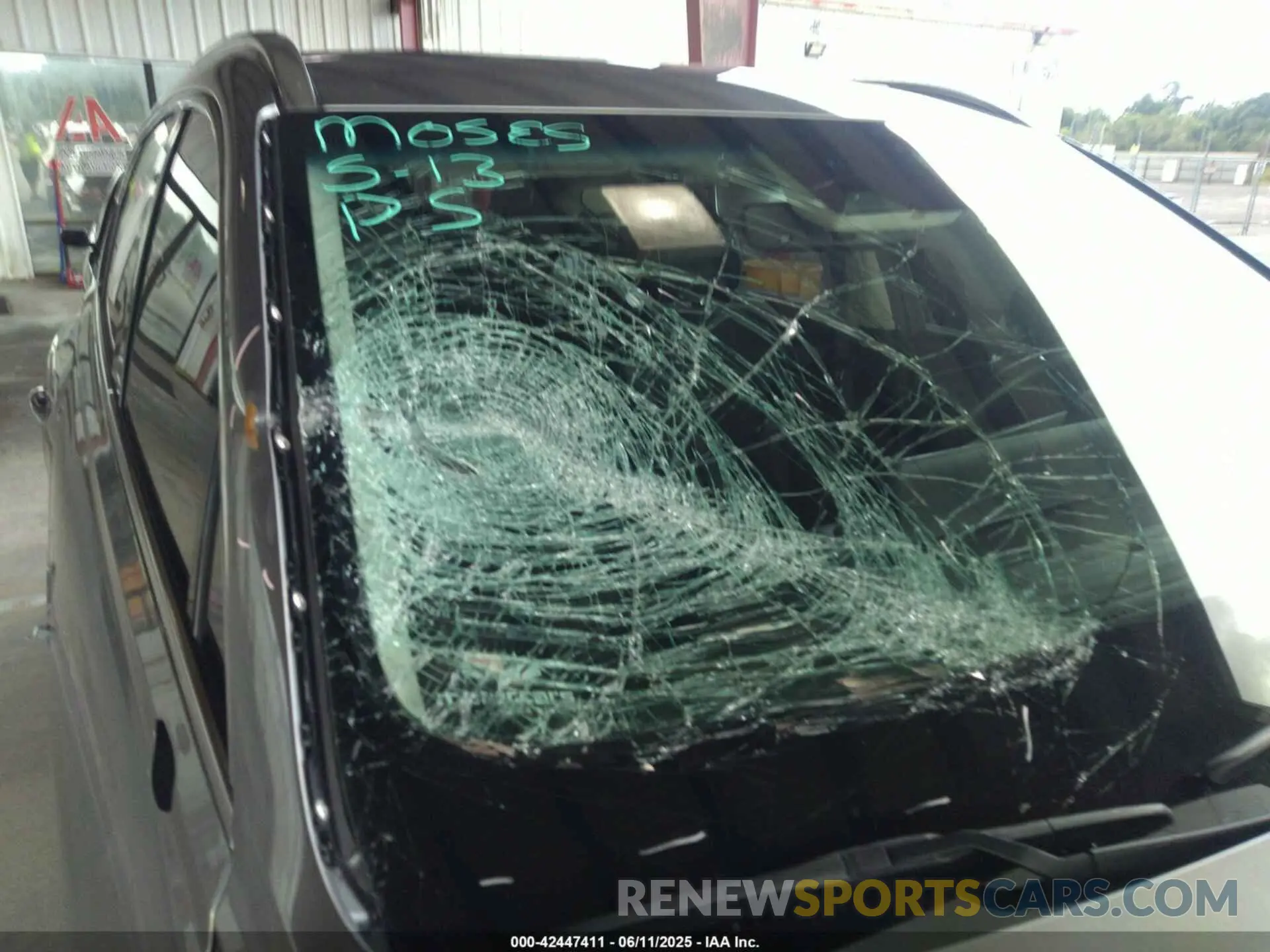 19 Photograph of a damaged car KMUHBDSB4NU083139 GENESIS GV80 2022