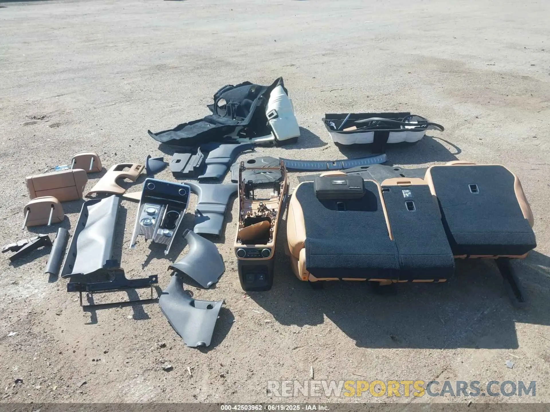 12 Фотография поврежденного автомобиля KMUHBDSB7RU198257 GENESIS GV80 2024