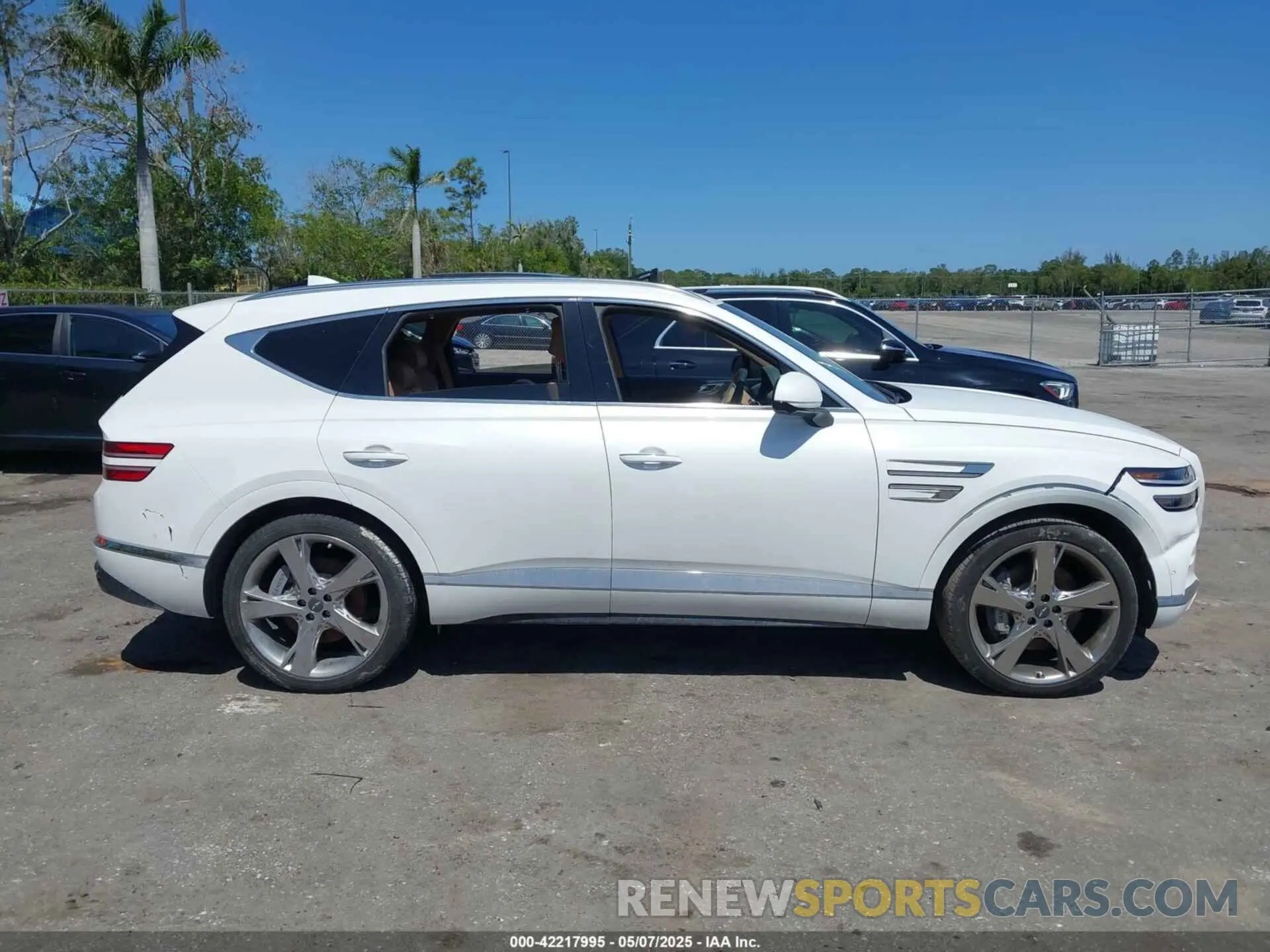 14 Photograph of a damaged car KMUHCESC5RU205007 GENESIS GV80 2024