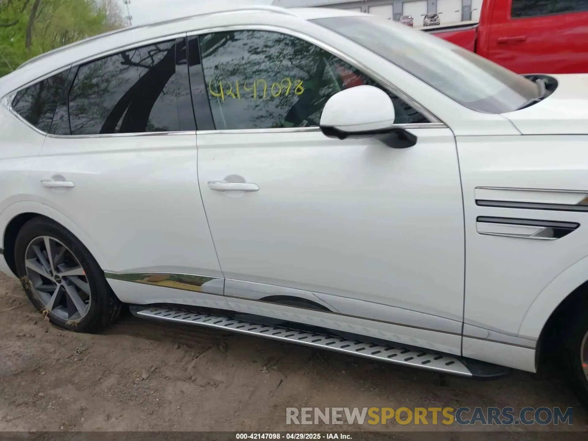 13 Photograph of a damaged car KMUHBESB4SU261777 GENESIS GV80 2025