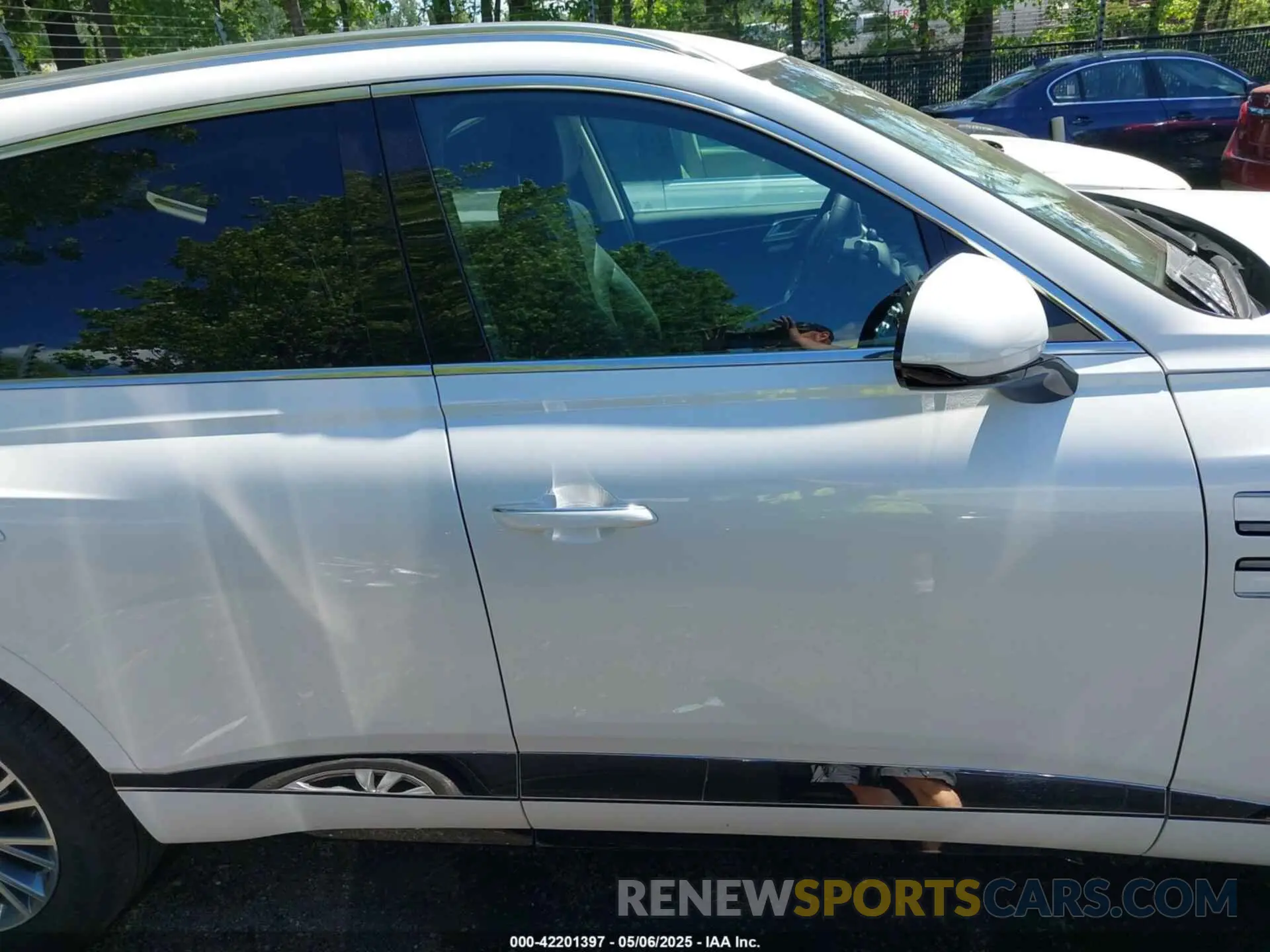 13 Photograph of a damaged car KMUHFESB4SU248645 GENESIS GV80 2025