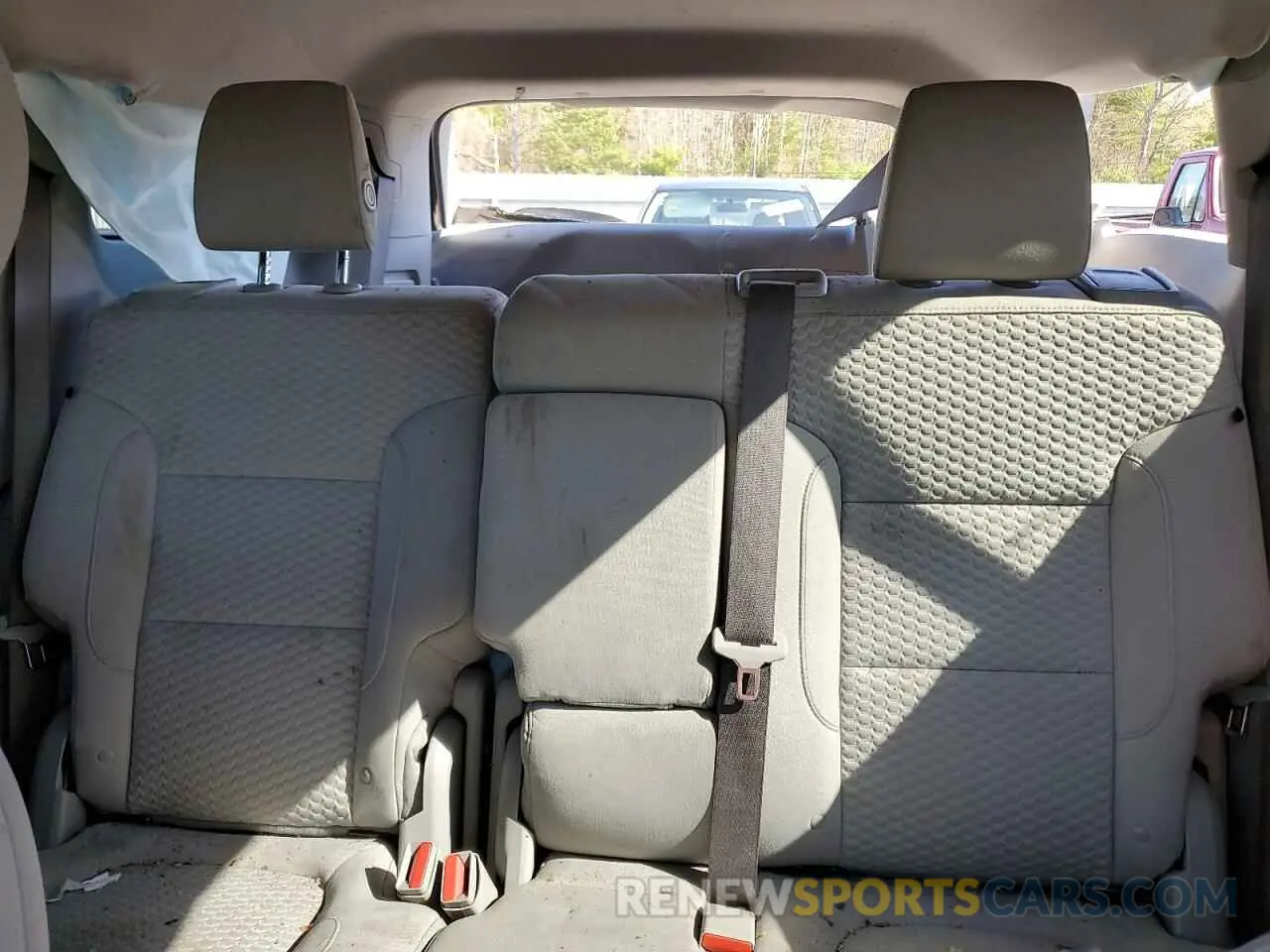 10 Photograph of a damaged car 1GKKNKLA4KZ133373 GMC ACADIA 2019