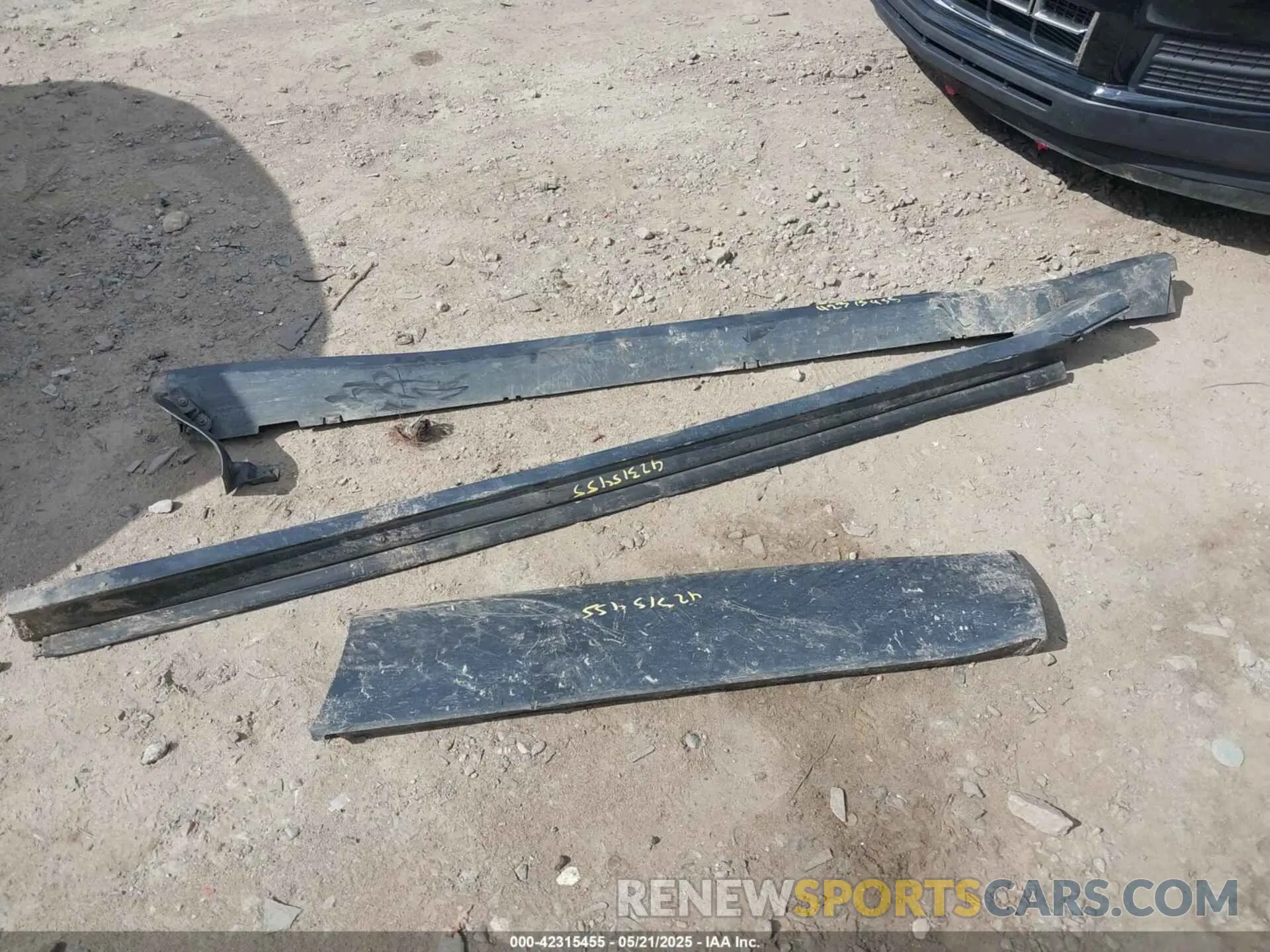 11 Photograph of a damaged car 1GKKNKLA5KZ299272 GMC ACADIA 2019