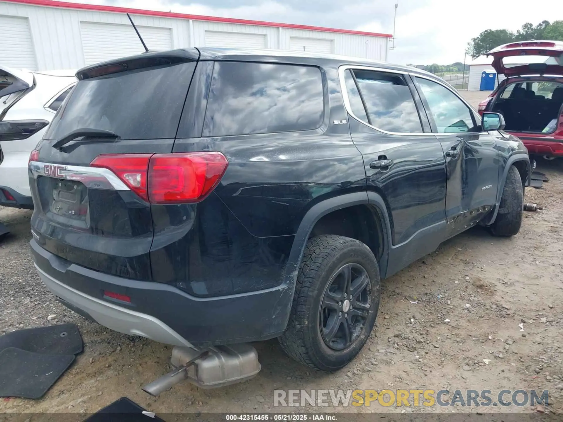 4 Photograph of a damaged car 1GKKNKLA5KZ299272 GMC ACADIA 2019
