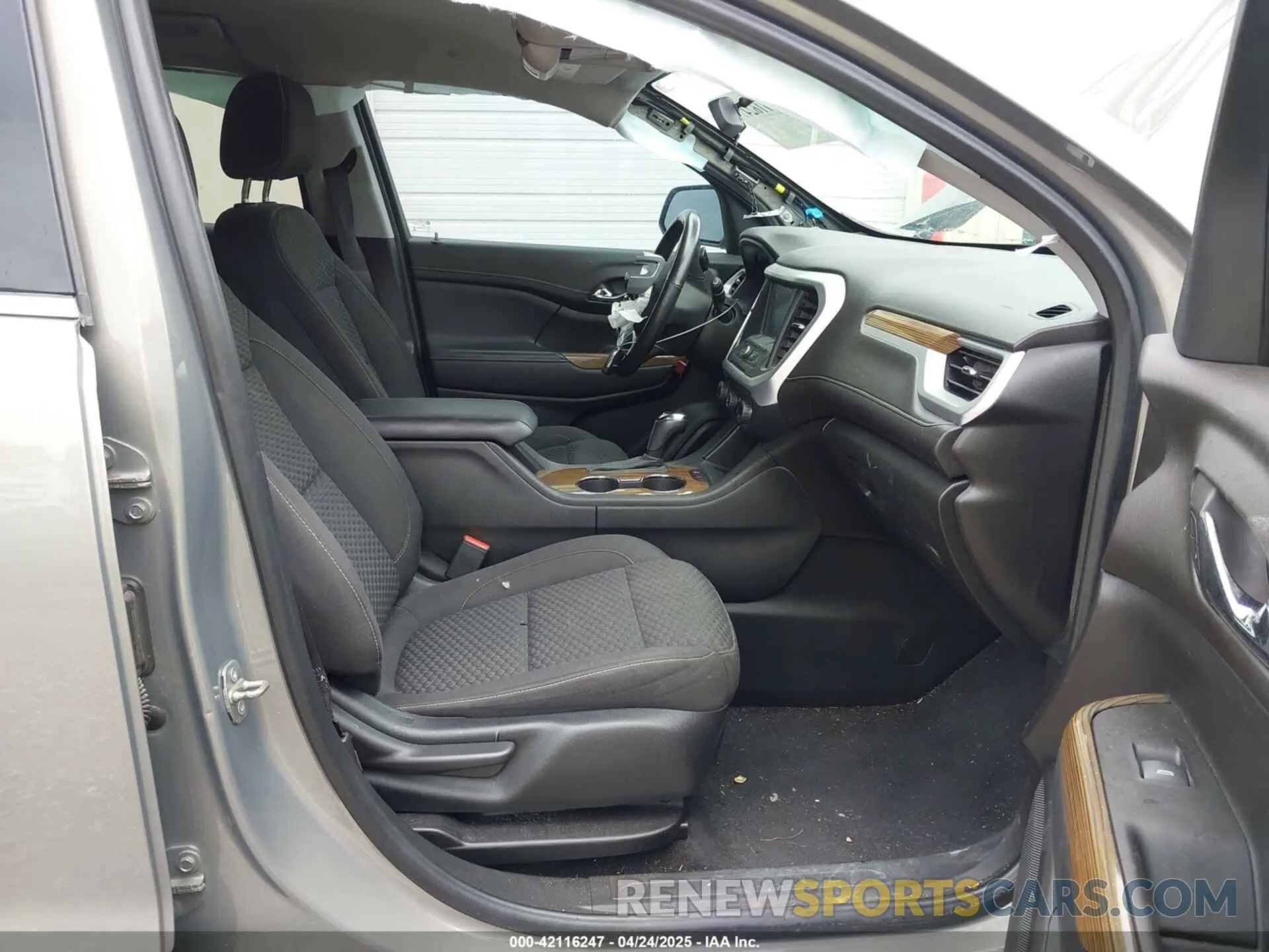 5 Photograph of a damaged car 1GKKNKLAXKZ266395 GMC ACADIA 2019