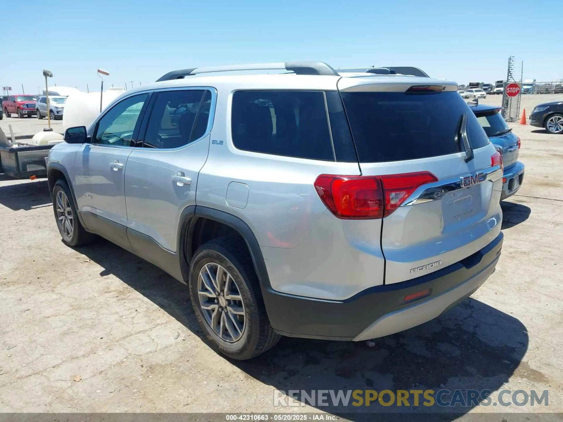 3 Photograph of a damaged car 1GKKNLLA1KZ269417 GMC ACADIA 2019