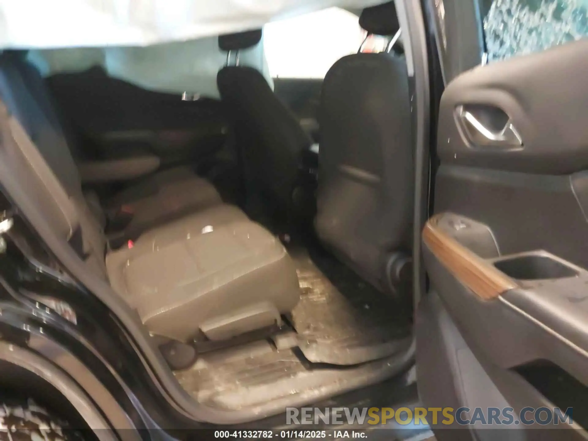 8 Photograph of a damaged car 1GKKNLLS2KZ294626 GMC ACADIA 2019
