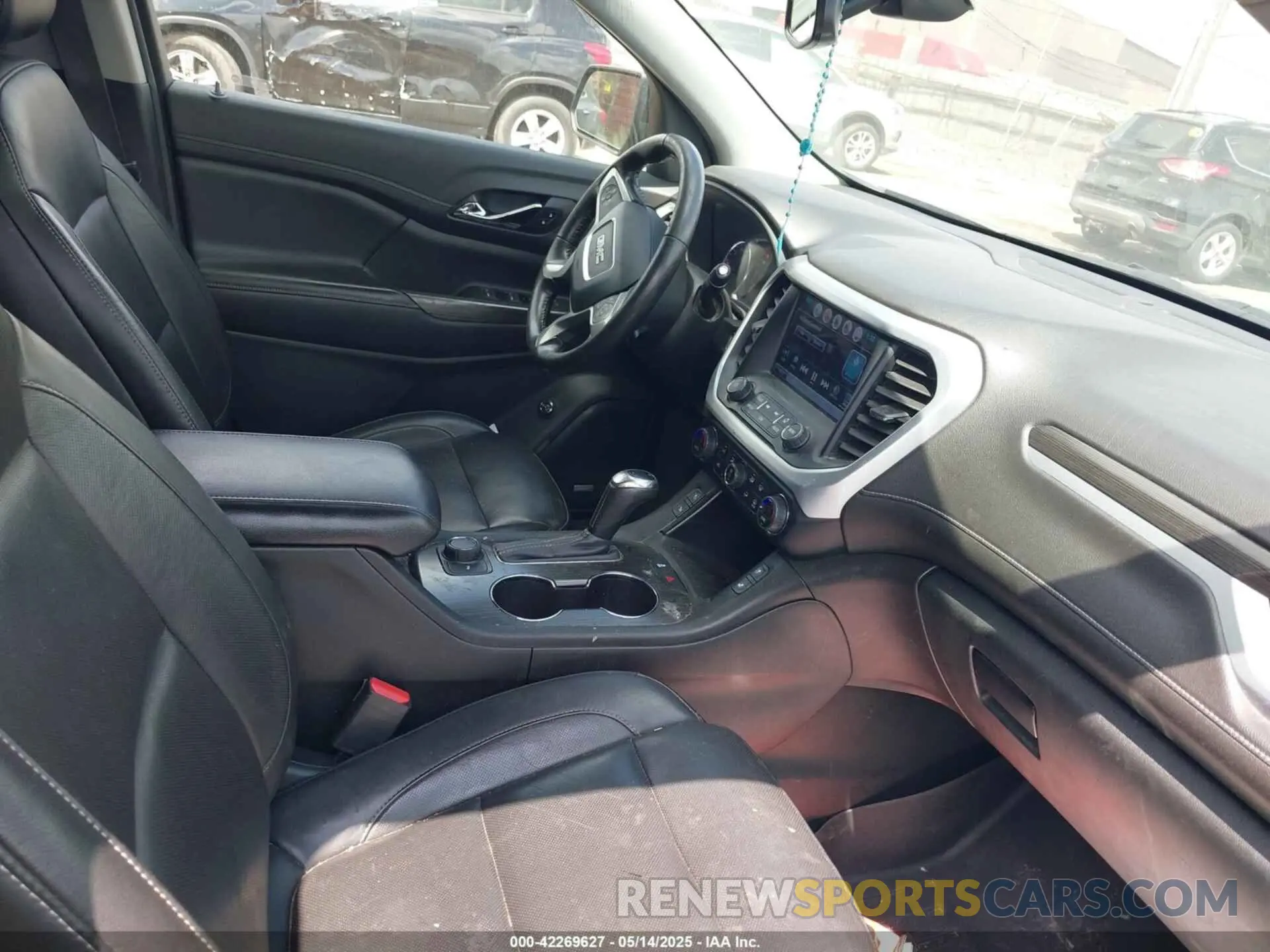 5 Photograph of a damaged car 1GKKNMLA8KZ285622 GMC ACADIA 2019
