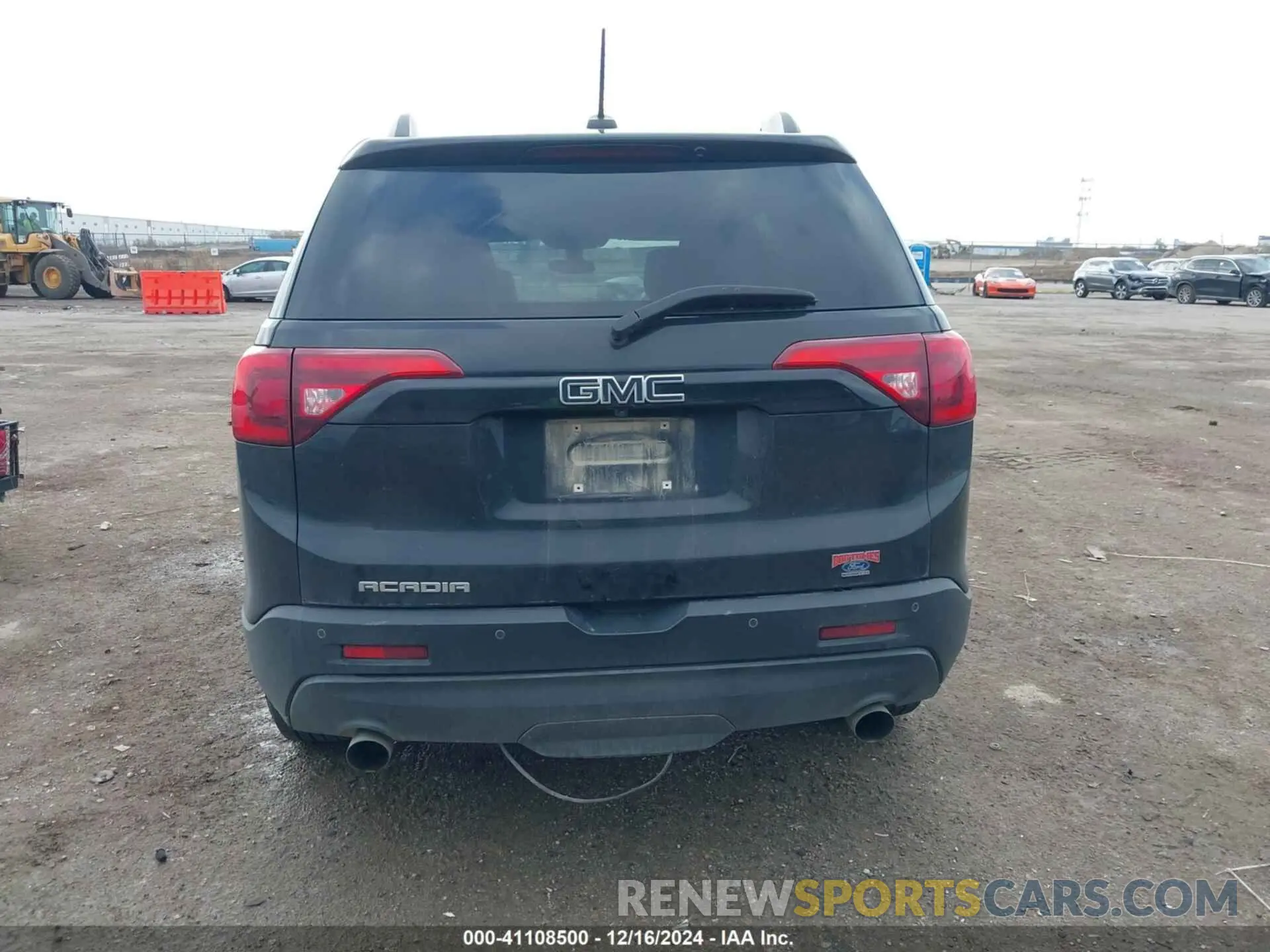 17 Photograph of a damaged car 1GKKNMLS0KZ163345 GMC ACADIA 2019