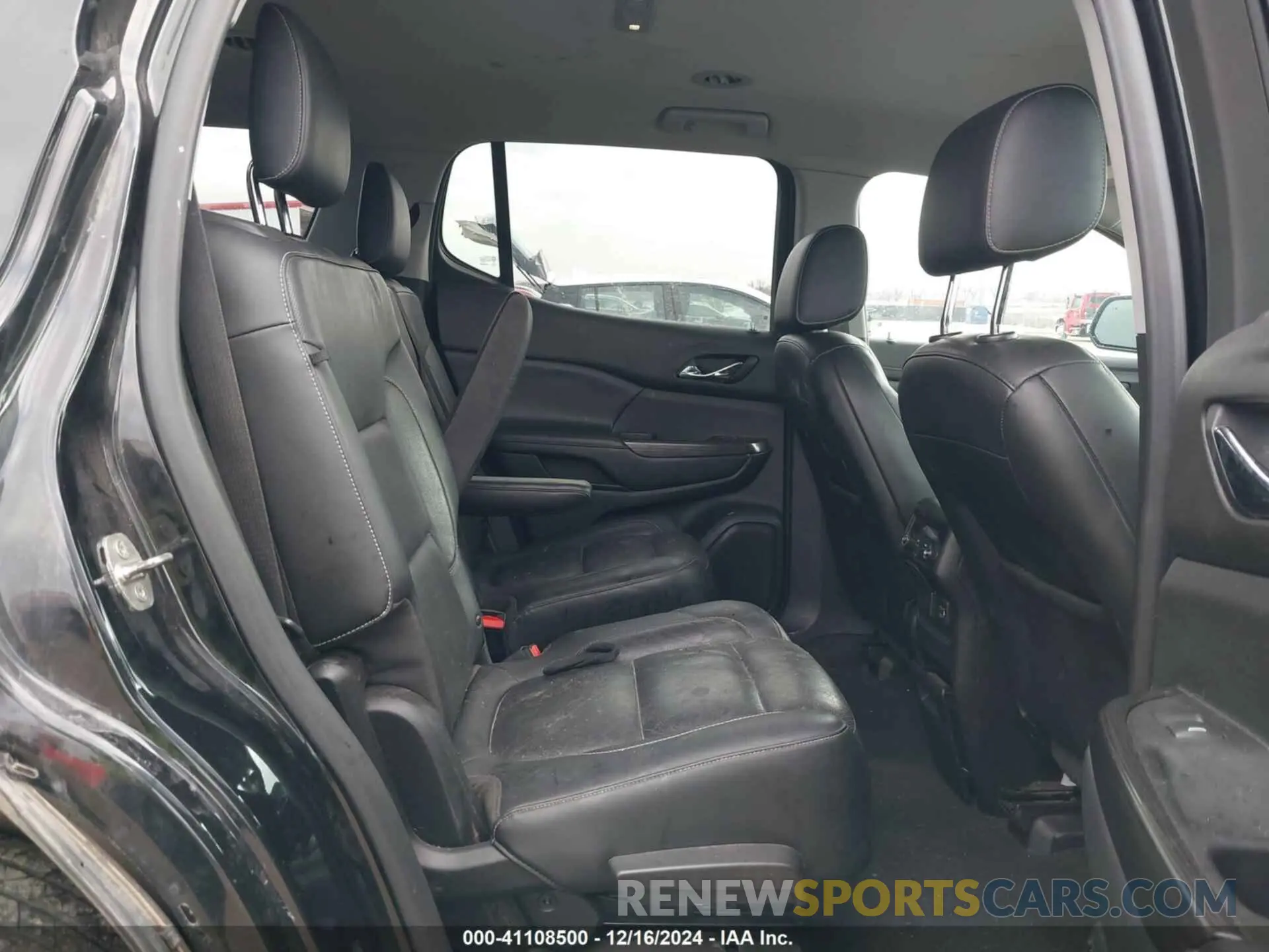 8 Photograph of a damaged car 1GKKNMLS0KZ163345 GMC ACADIA 2019
