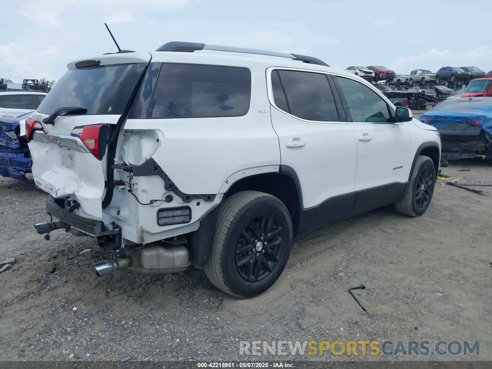 4 Photograph of a damaged car 1GKKNMLS1KZ229353 GMC ACADIA 2019