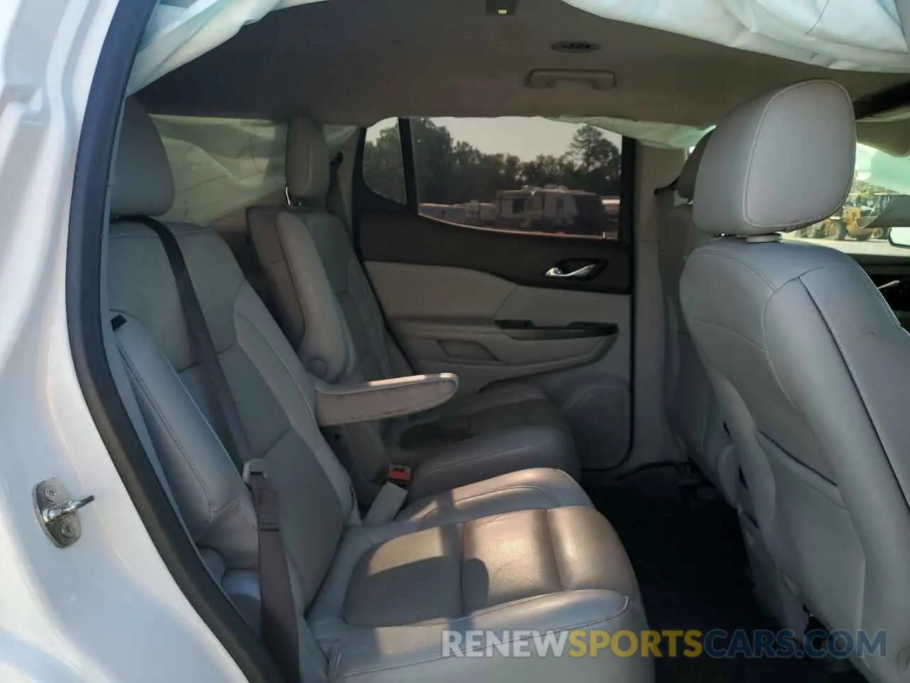 10 Photograph of a damaged car 1GKKNMLS5KZ185177 GMC ACADIA 2019