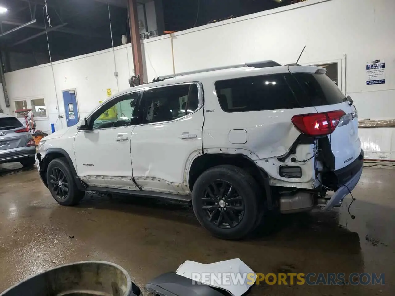 2 Photograph of a damaged car 1GKKNMLS5KZ202236 GMC ACADIA 2019