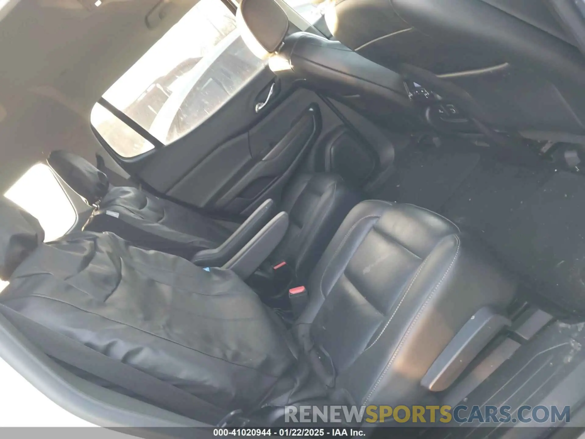 8 Photograph of a damaged car 1GKKNMLS6KZ210684 GMC ACADIA 2019