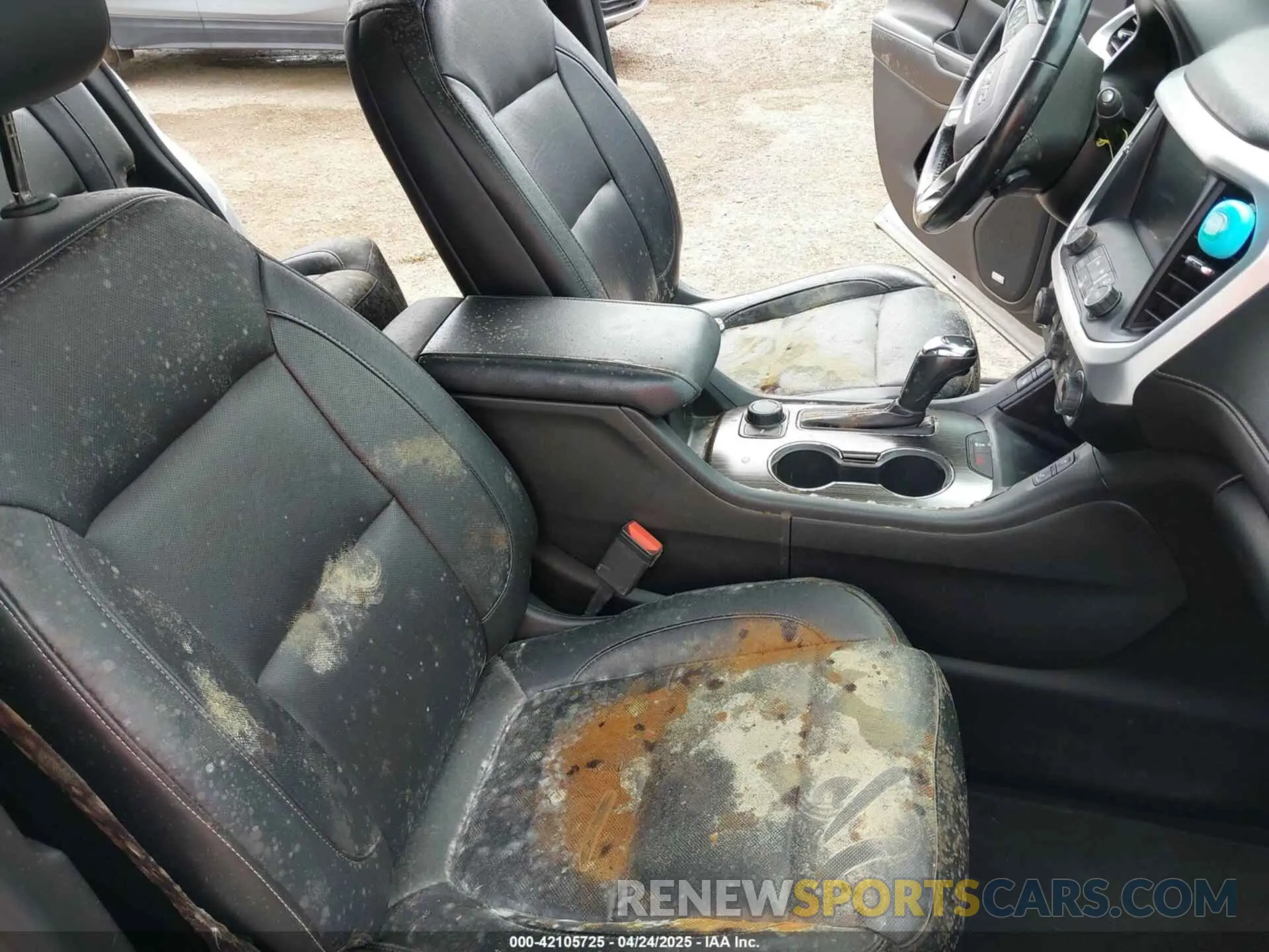 6 Photograph of a damaged car 1GKKNMLS7KZ185732 GMC ACADIA 2019