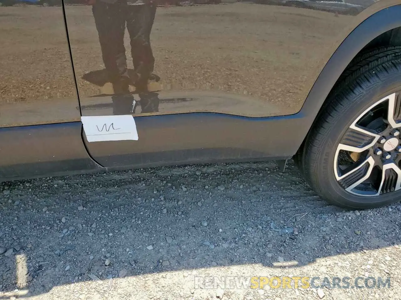 13 Photograph of a damaged car 1GKKNMLS7KZ201833 GMC ACADIA 2019