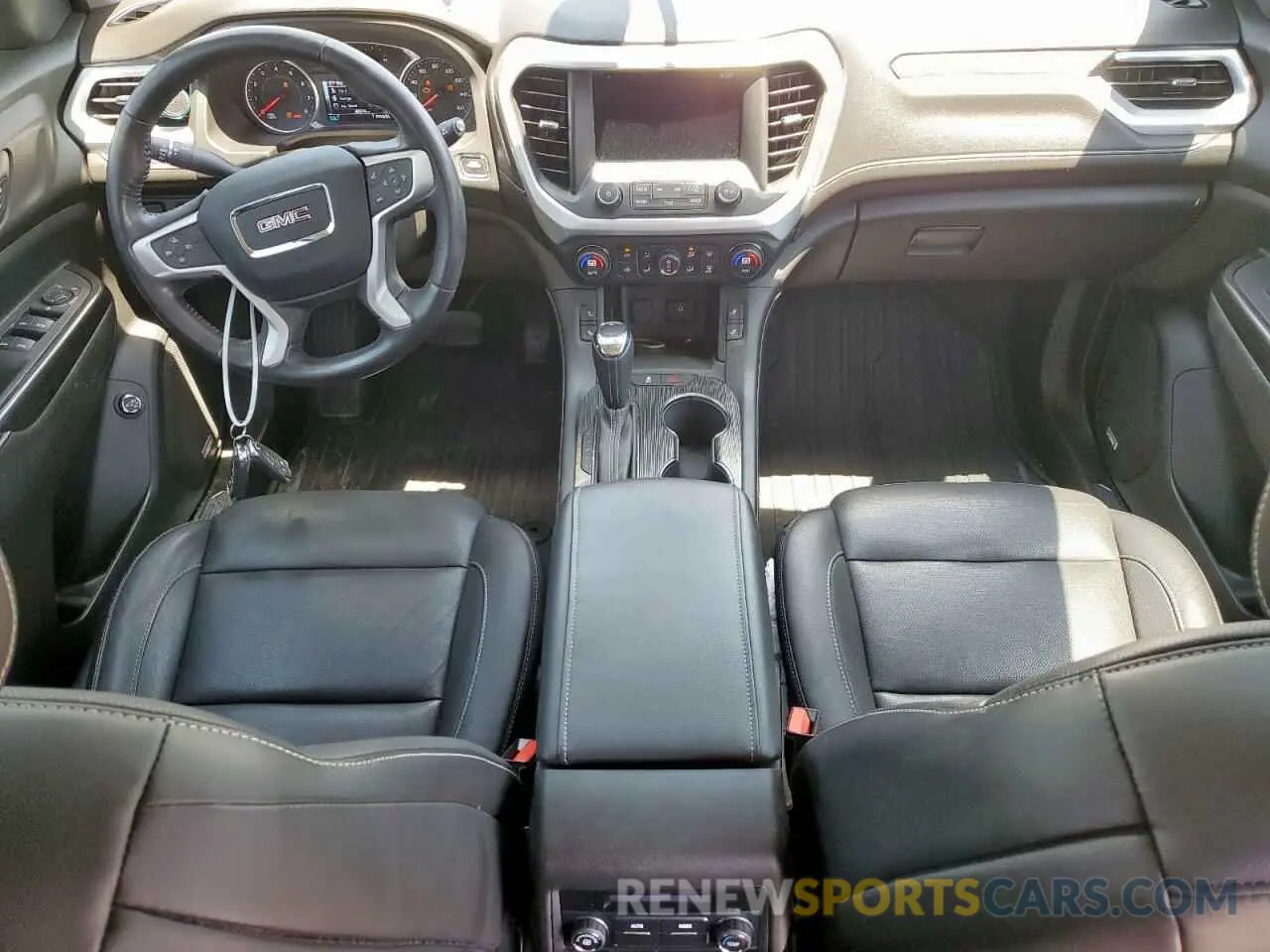 8 Photograph of a damaged car 1GKKNMLS7KZ201833 GMC ACADIA 2019