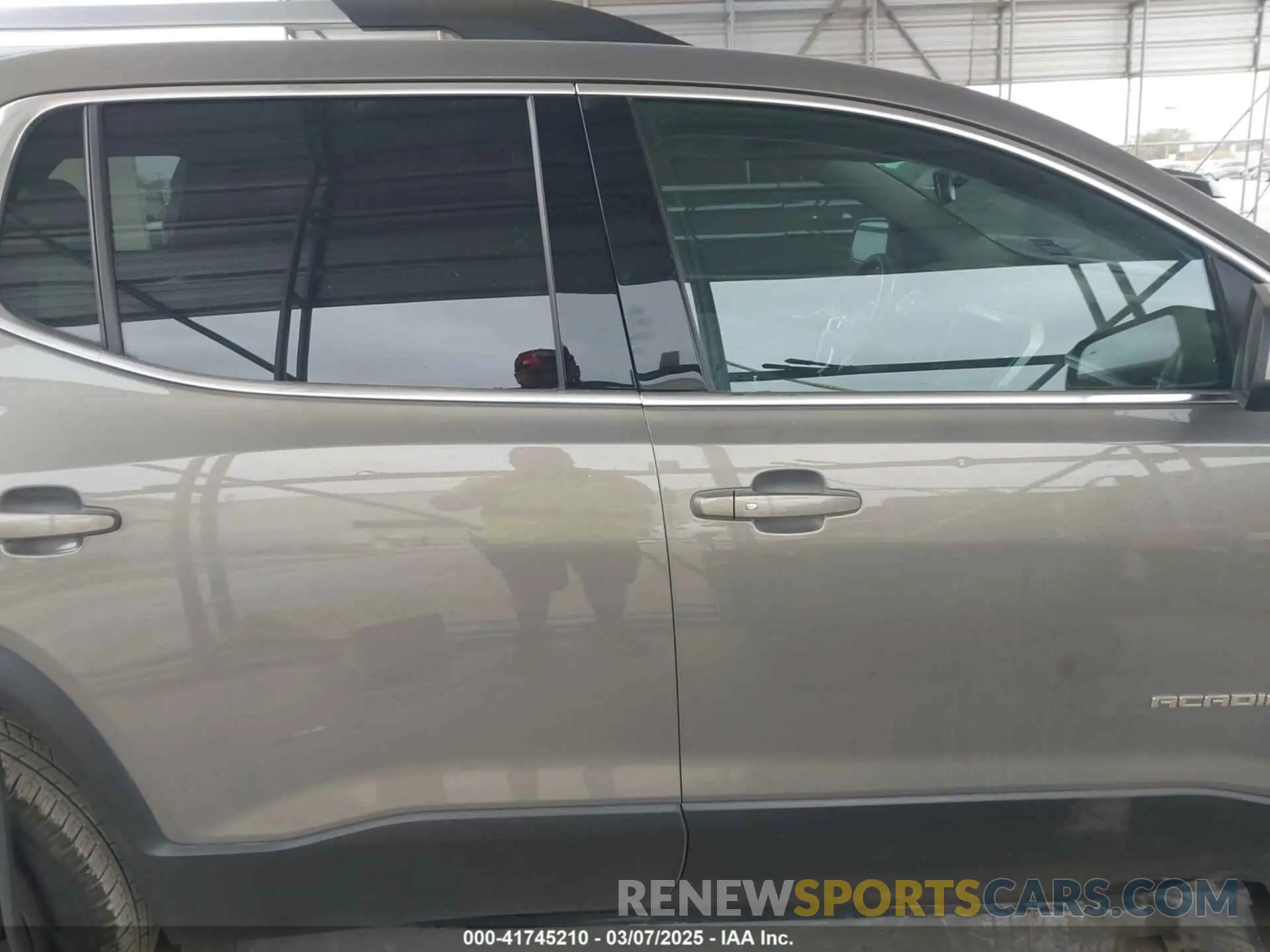 12 Photograph of a damaged car 1GKKNMLS8KZ130657 GMC ACADIA 2019