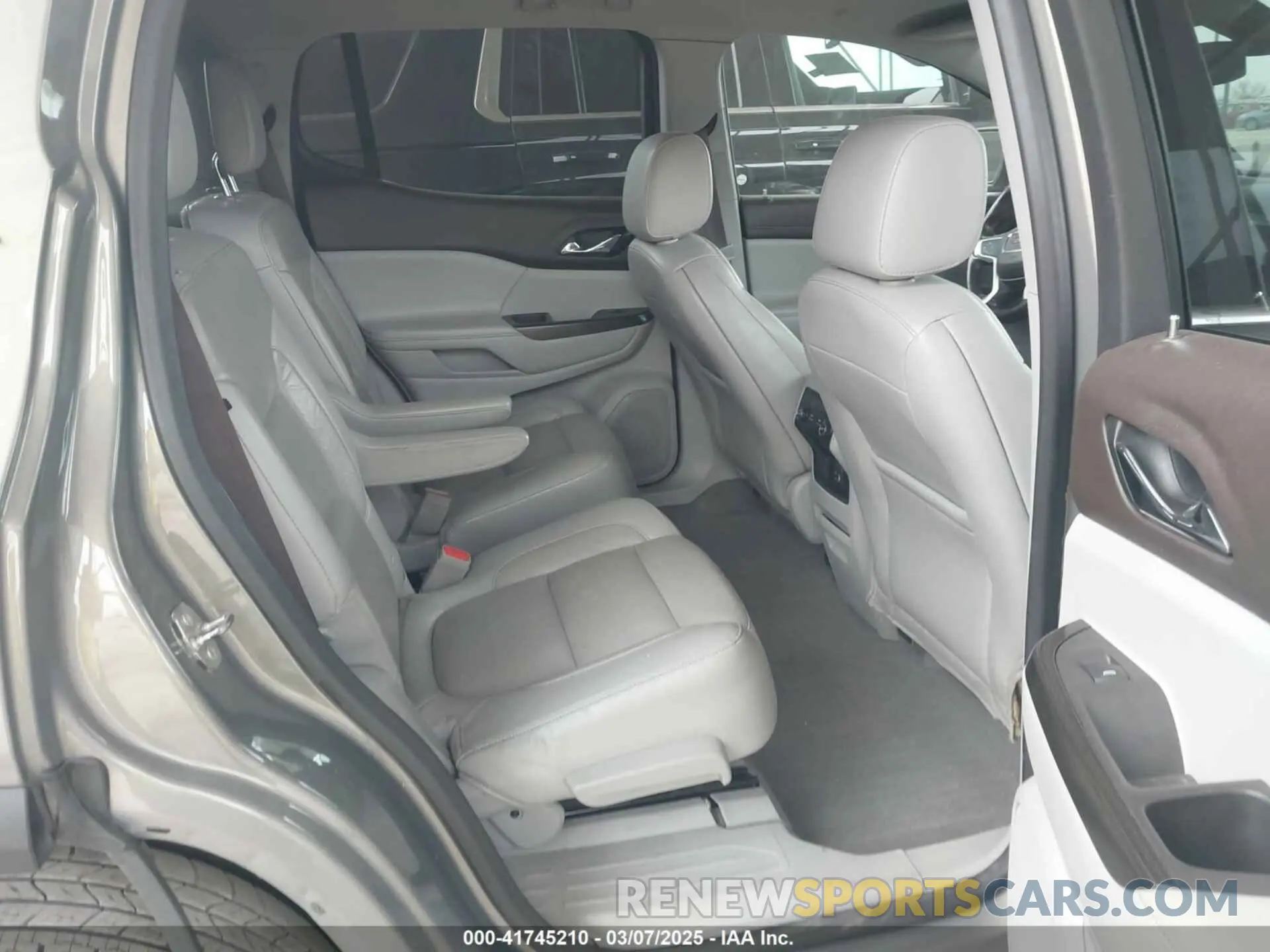 8 Photograph of a damaged car 1GKKNMLS8KZ130657 GMC ACADIA 2019