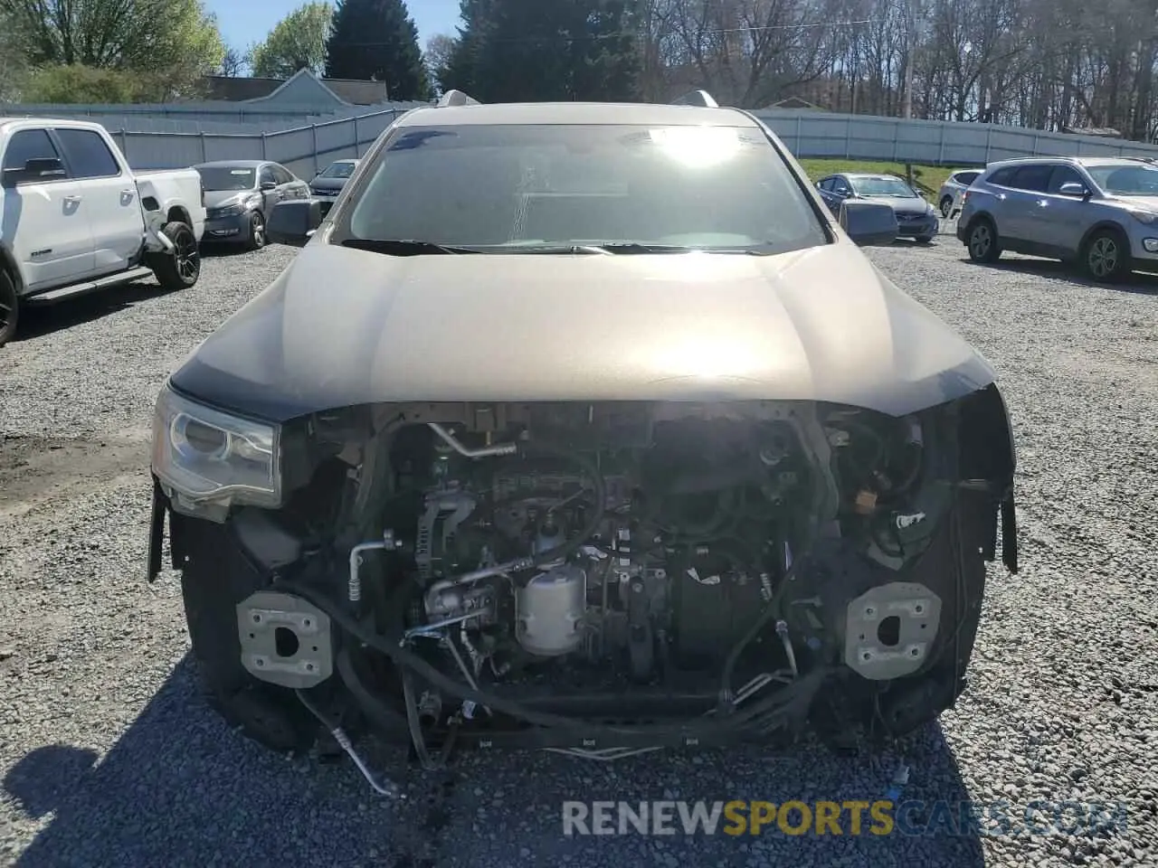 5 Photograph of a damaged car 1GKKNMLS8KZ203333 GMC ACADIA 2019