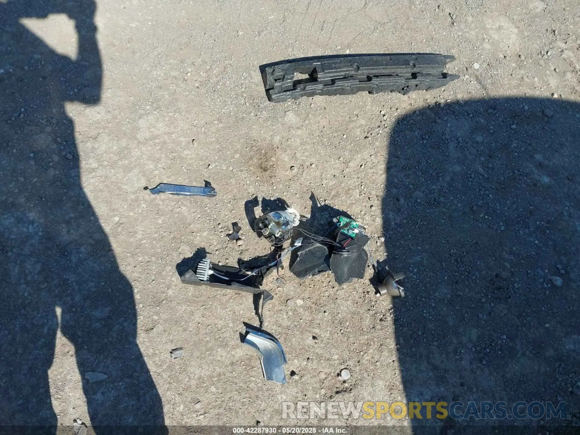 12 Photograph of a damaged car 1GKKNMLSXKZ199009 GMC ACADIA 2019