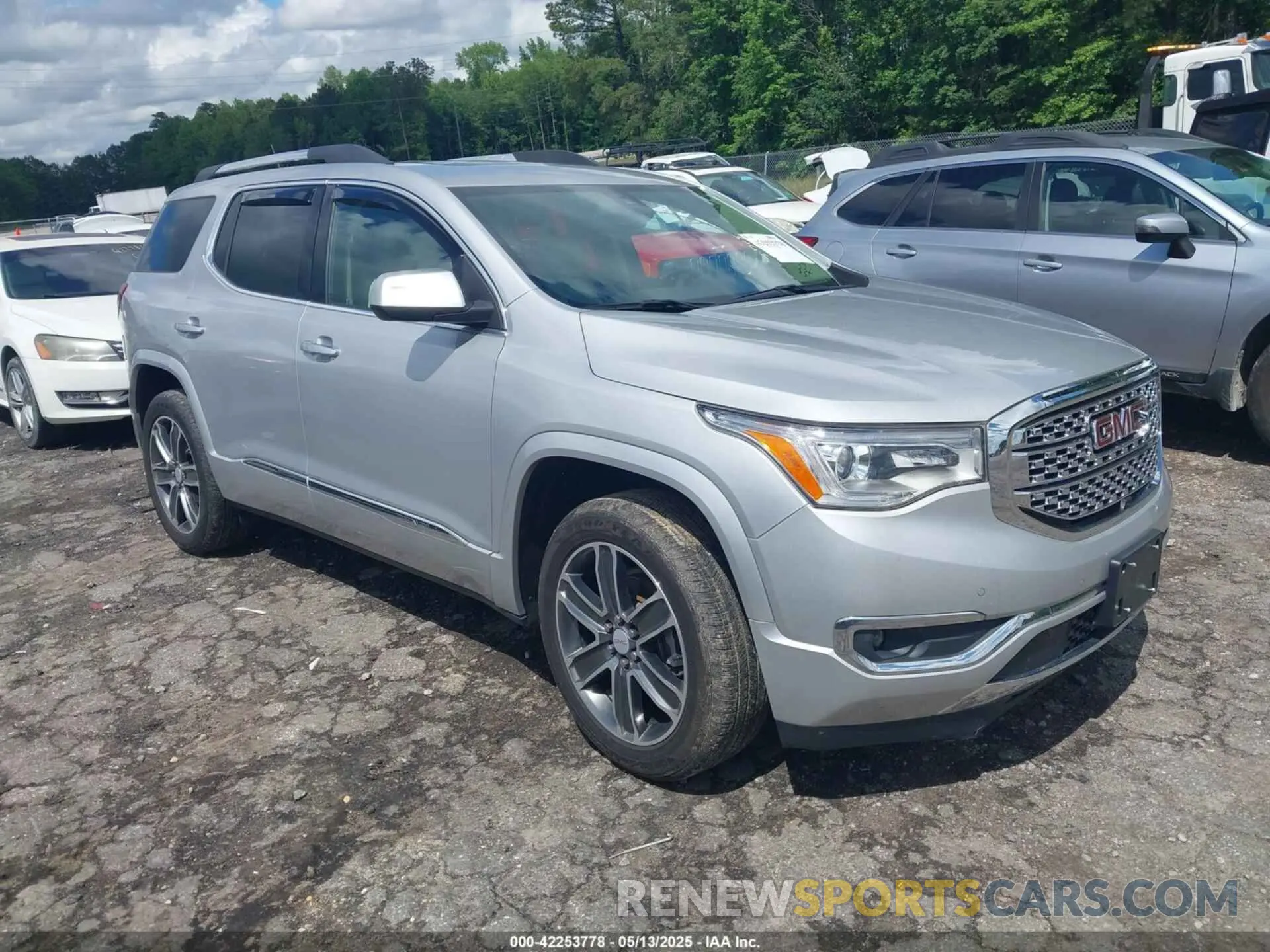 1 Photograph of a damaged car 1GKKNPLS0KZ155926 GMC ACADIA 2019