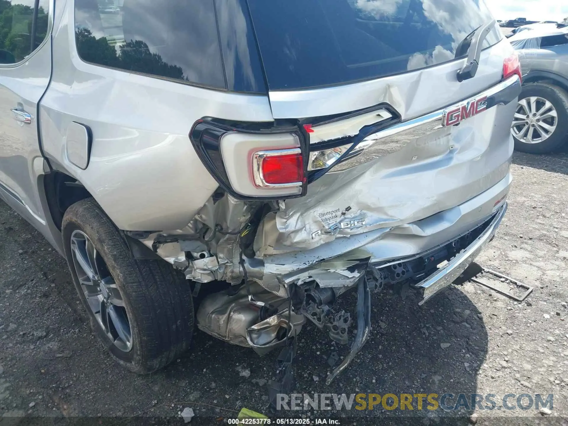 6 Photograph of a damaged car 1GKKNPLS0KZ155926 GMC ACADIA 2019