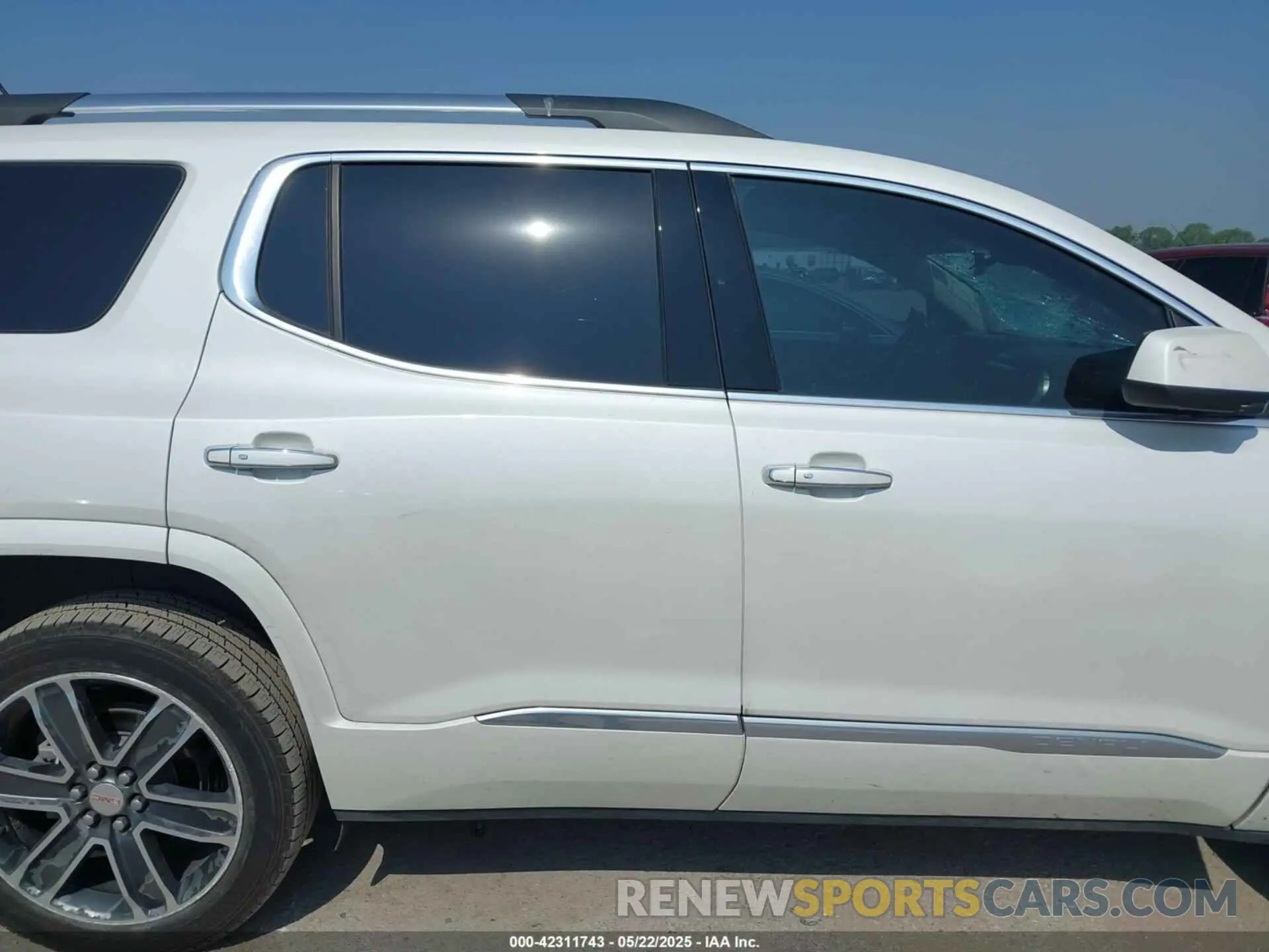 13 Photograph of a damaged car 1GKKNPLS0KZ221309 GMC ACADIA 2019