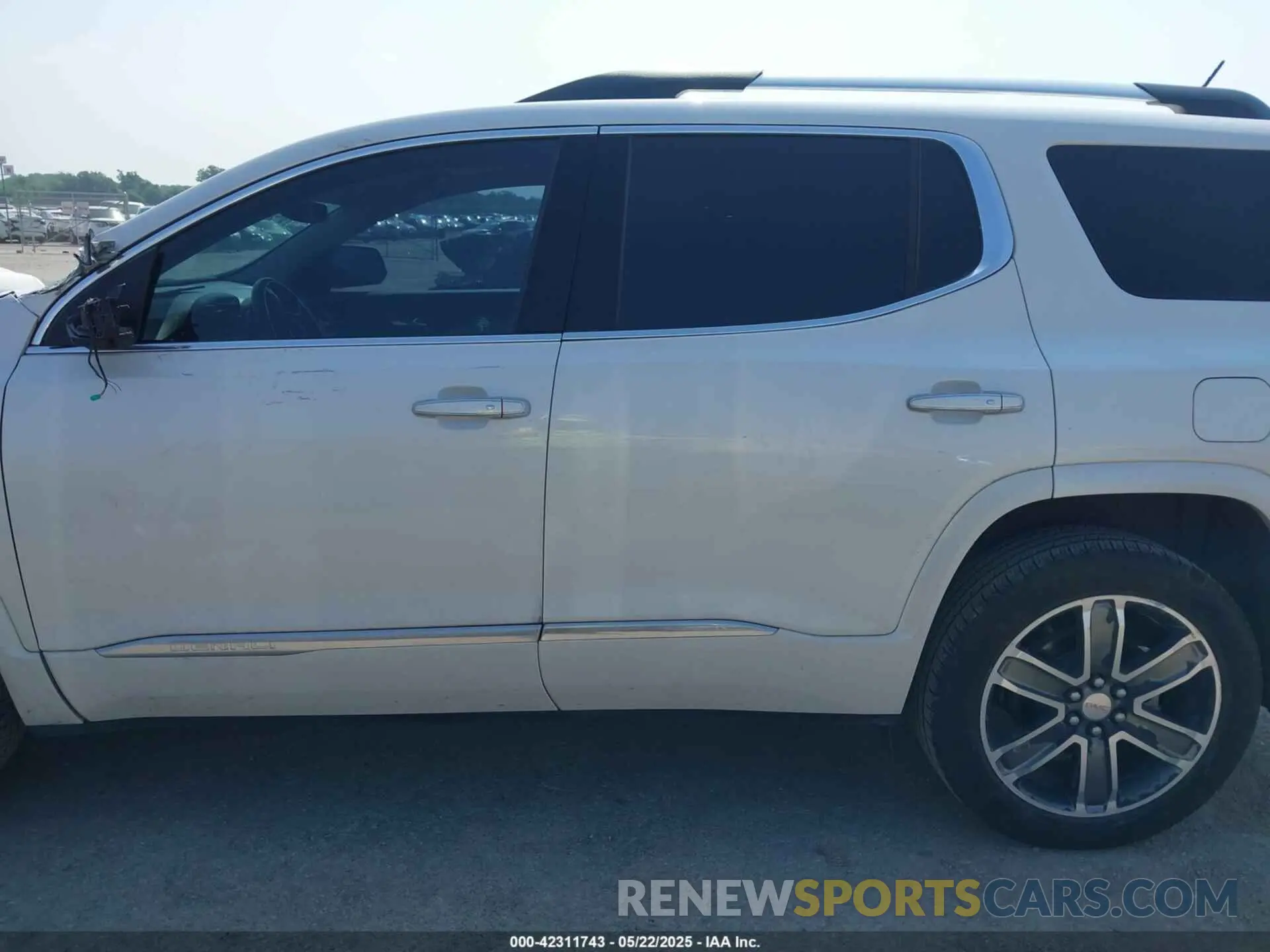 14 Photograph of a damaged car 1GKKNPLS0KZ221309 GMC ACADIA 2019