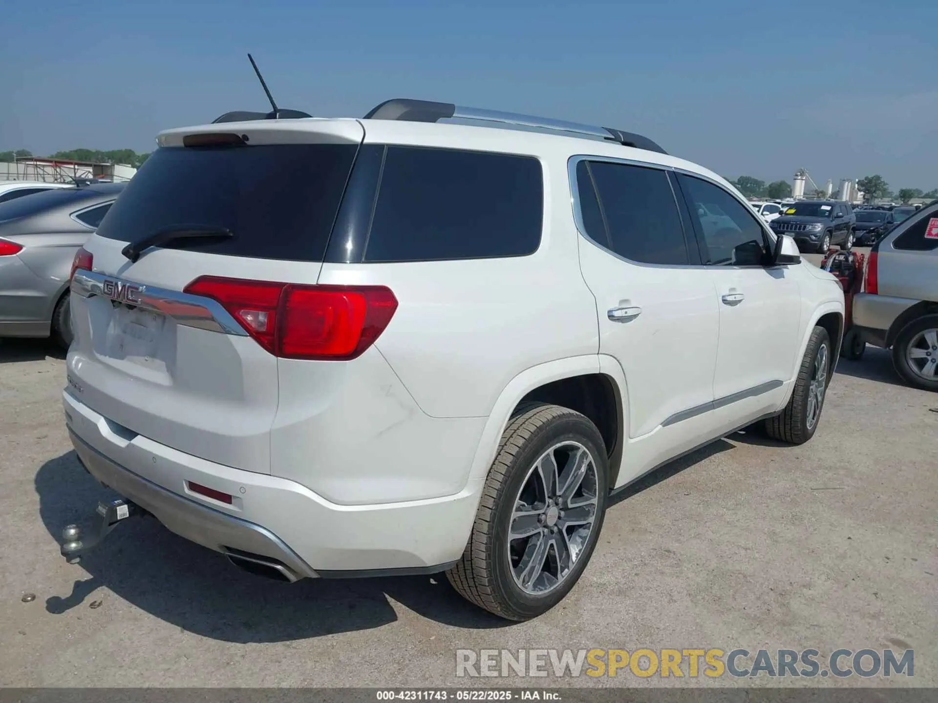 4 Photograph of a damaged car 1GKKNPLS0KZ221309 GMC ACADIA 2019