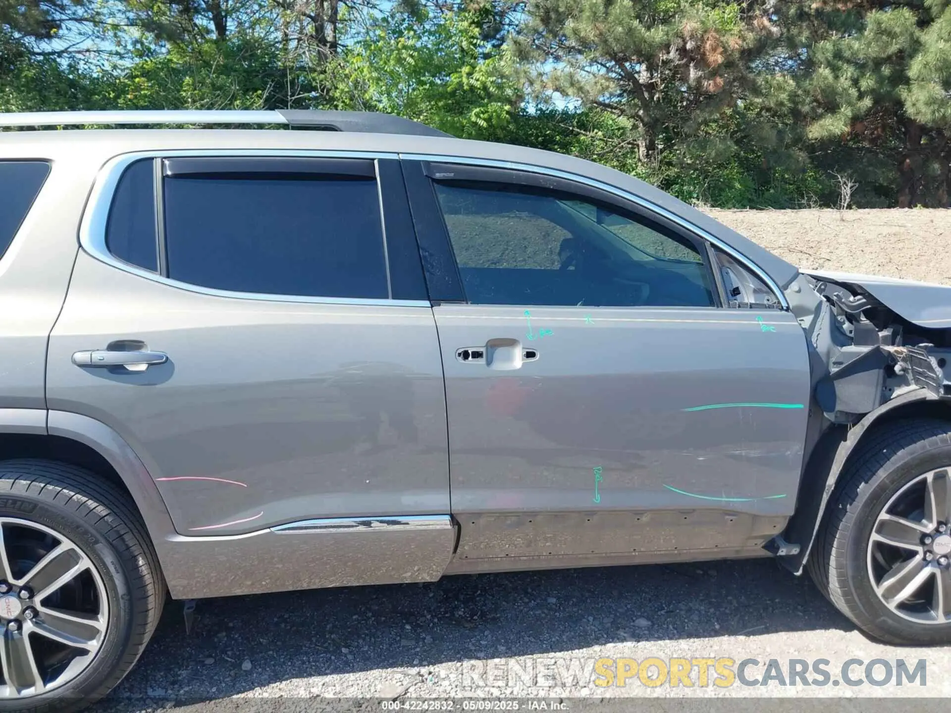 14 Photograph of a damaged car 1GKKNPLS6KZ147488 GMC ACADIA 2019