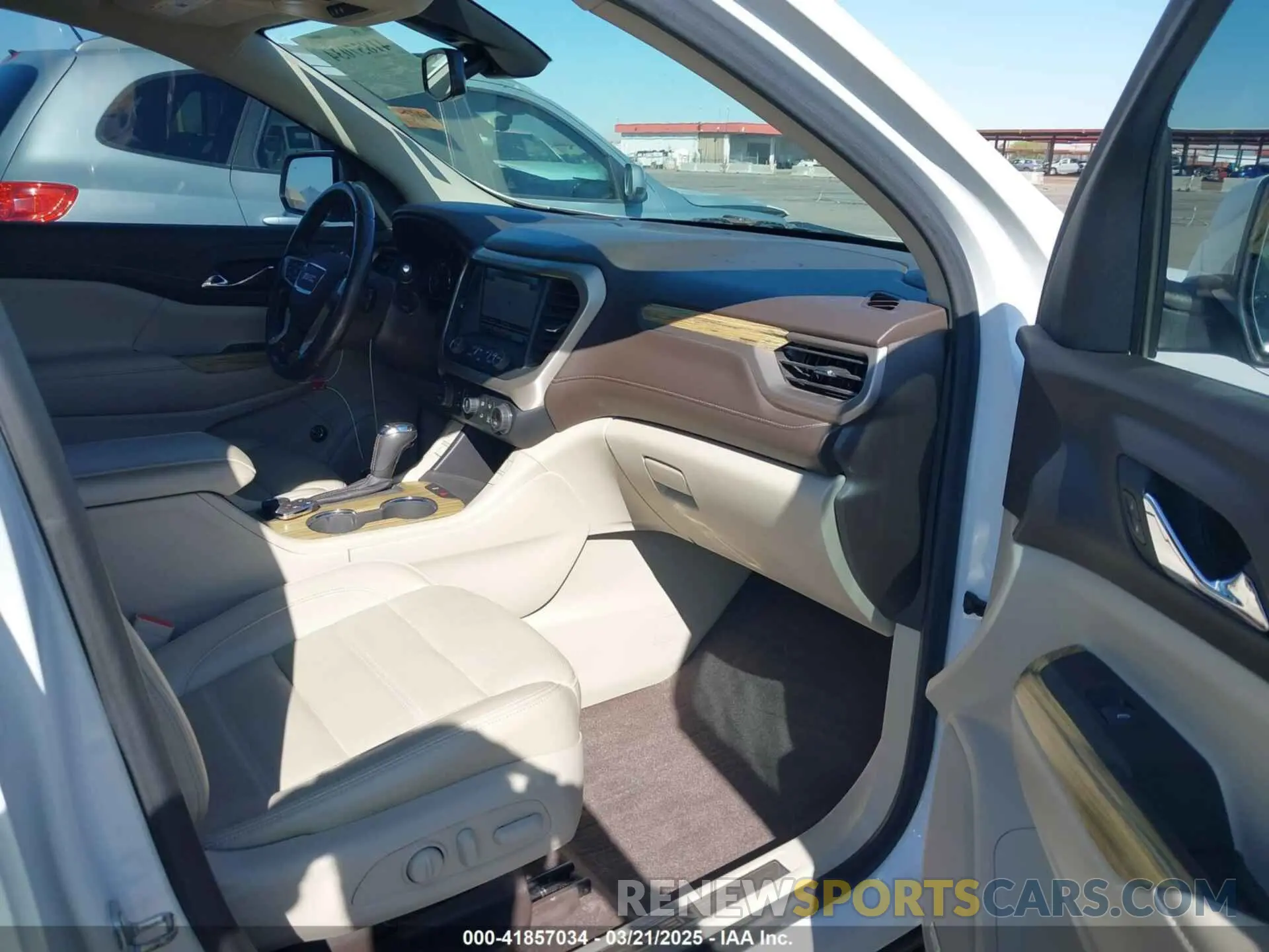 5 Photograph of a damaged car 1GKKNPLS9KZ166469 GMC ACADIA 2019