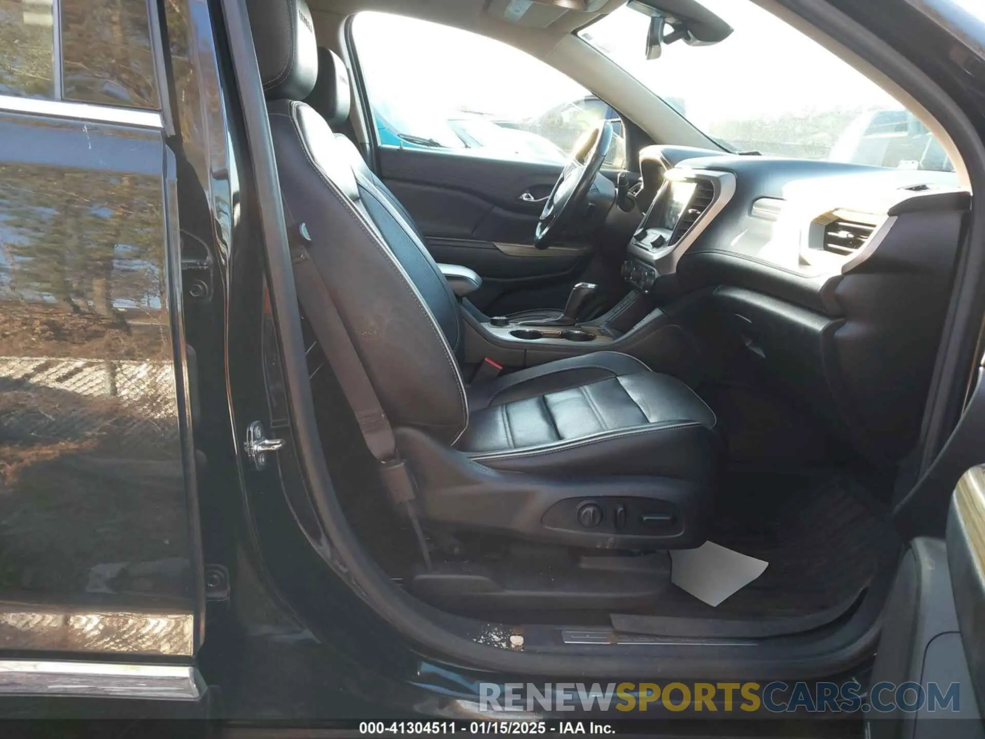 5 Photograph of a damaged car 1GKKNPLS9KZ204881 GMC ACADIA 2019